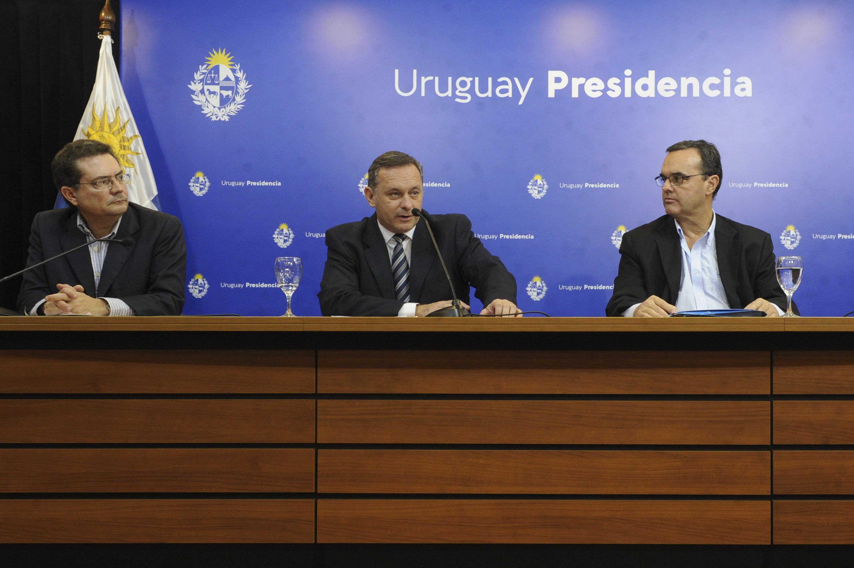 Prosecretario de Presidencia, Rodrigo Ferrés, secretario de Presidencia, Álvaro Delgado, y ministro de Desarrollo Social, Pablo Bartol