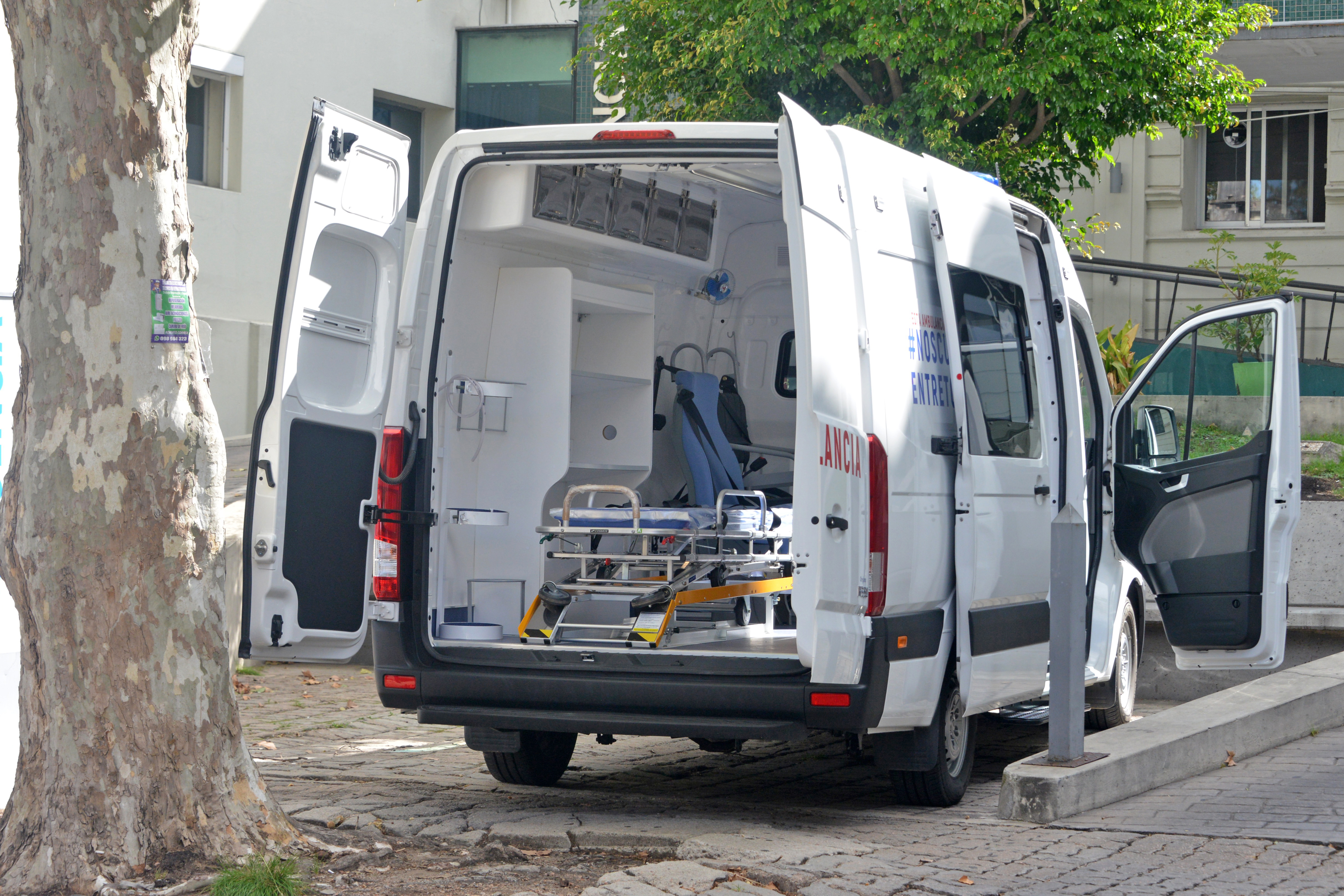 Primera de 15 ambulancias donadas por grupo de empresarios