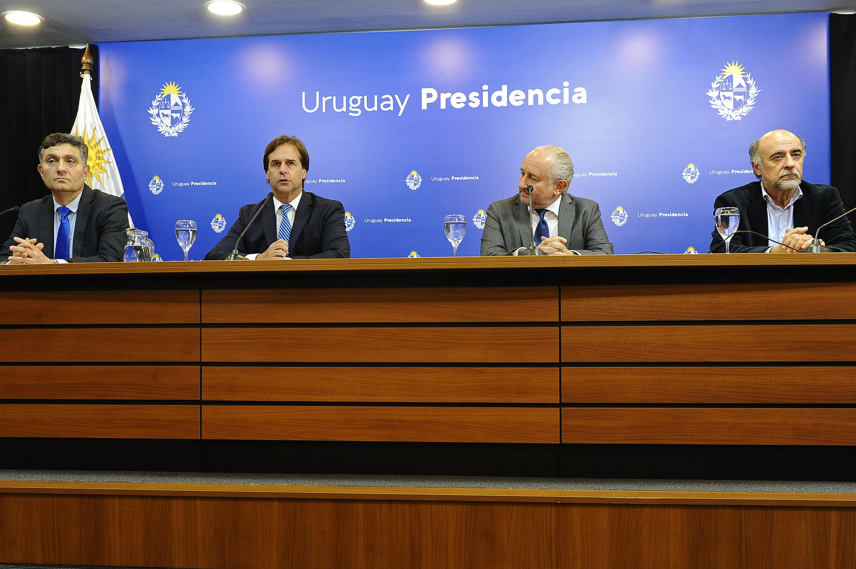 Director de OPP, Isaac Alfie, presidente, Luis Lacalle Pou, ministro de Educación, Pablo da Silveira, y ministro de Trabajo, Pablo Mieres