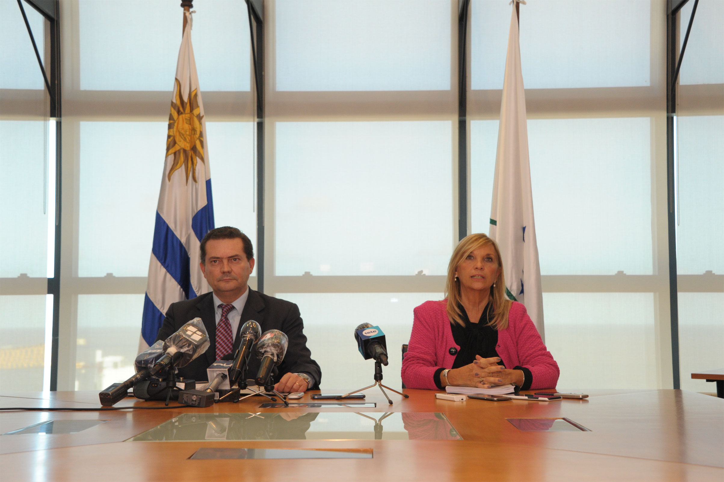 Vicepresidenta, Beatriz Argimón, y prosecretario, Rodrigo Ferrés, mantuvieron una reunión en Torre Ejecutiva