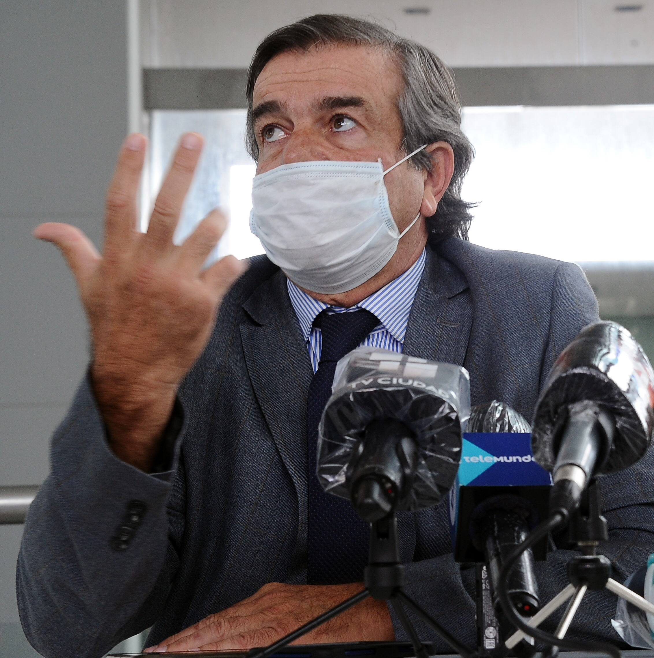 Ministro de Ganadería, Carlos María Uriarte, en conferencia de prensa