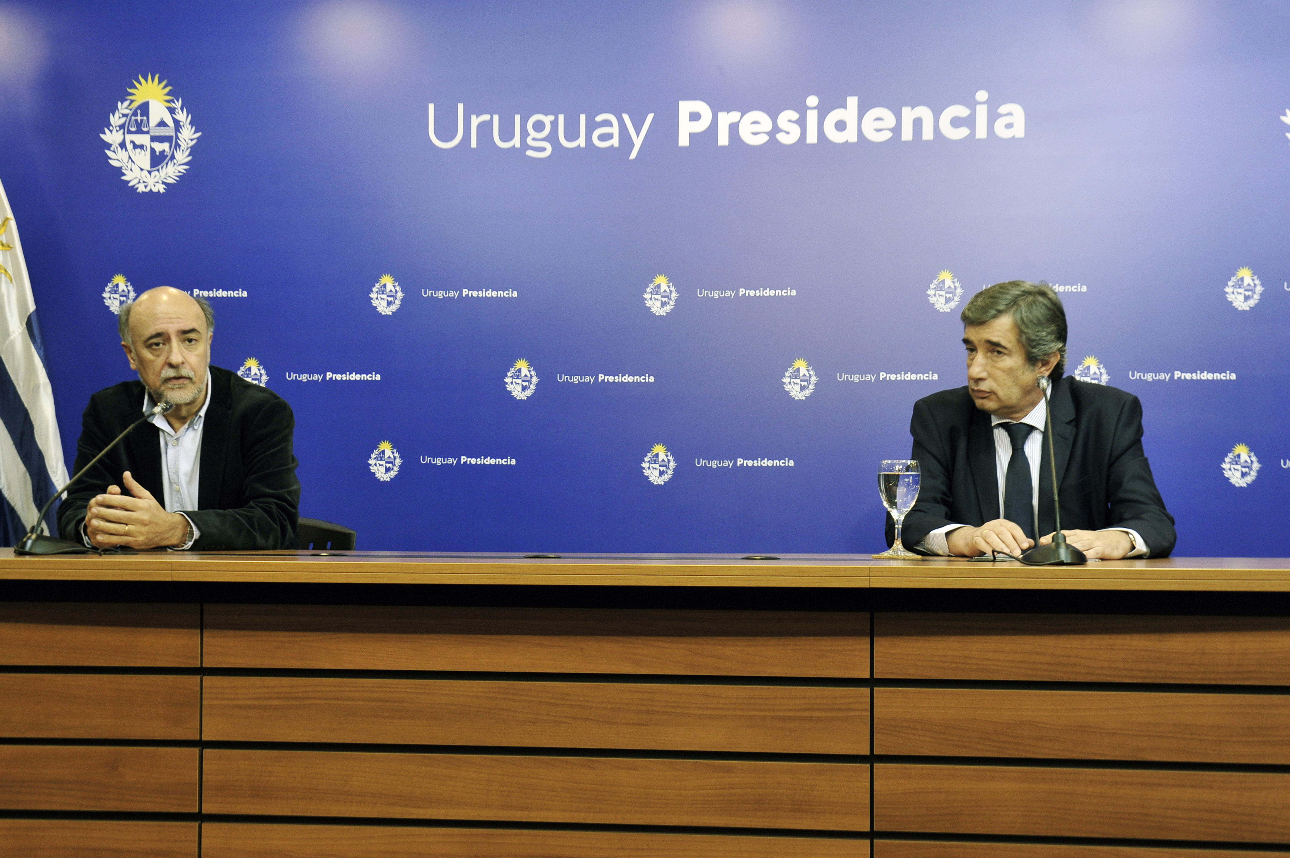 Ministro y subsecretario de Trabajo y Seguridad Social, Pablo Mieres y Mario Arizti, en conferencia de prensa