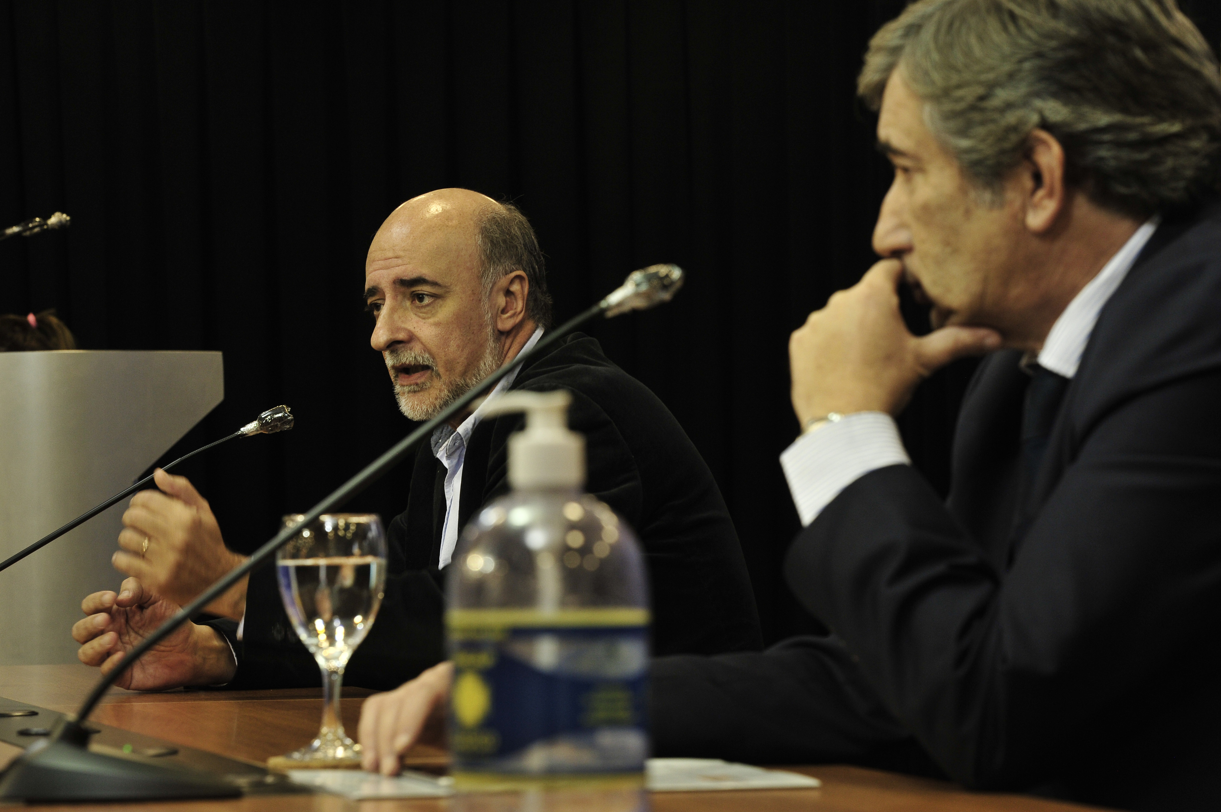 Ministro y subsecretario de Trabajo y Seguridad Social, Pablo Mieres y Mario Arizti, en conferencia de prensa