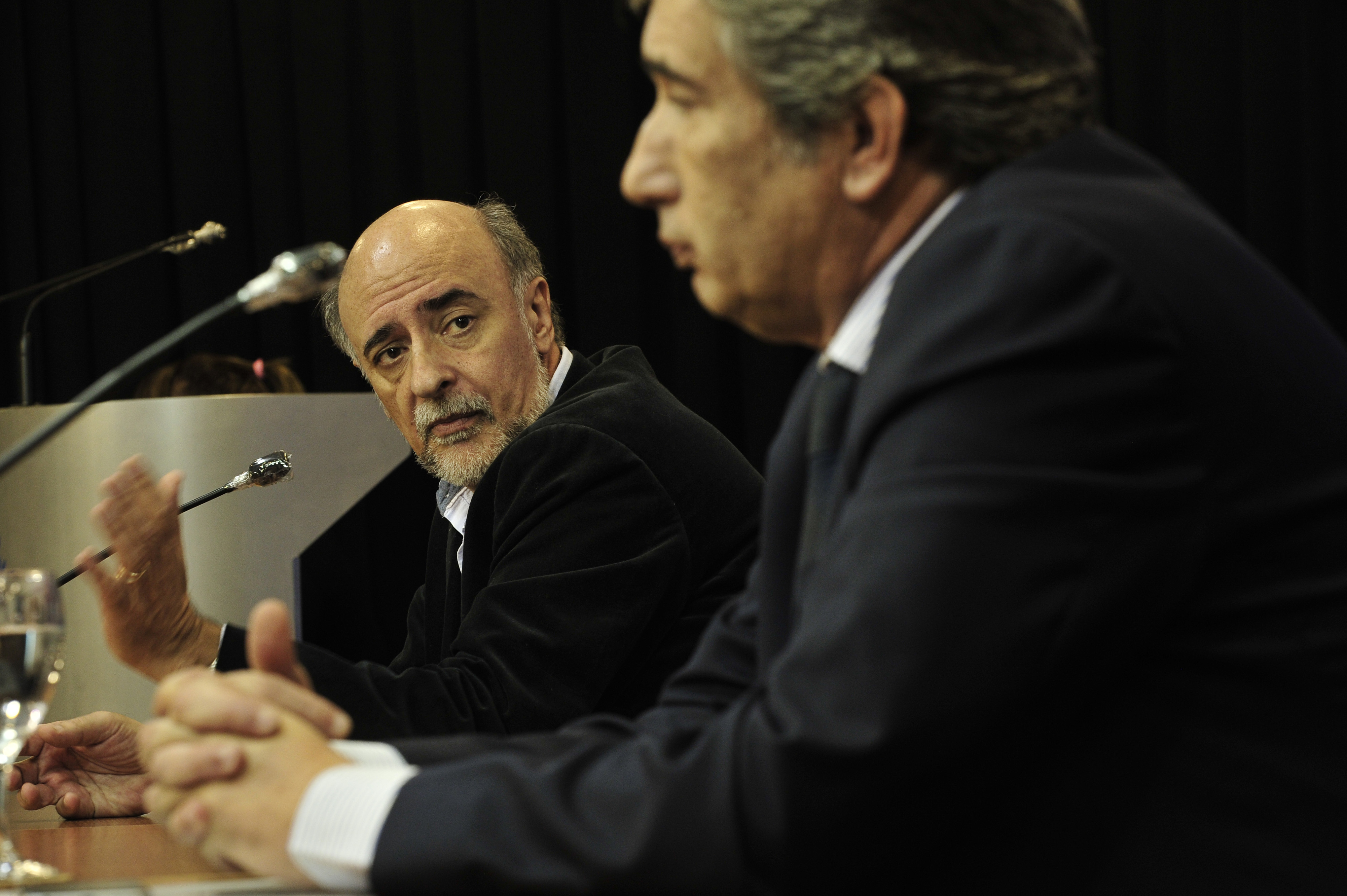 Ministro y subsecretario de Trabajo y Seguridad Social, Pablo Mieres y Mario Arizti, en conferencia de prensa