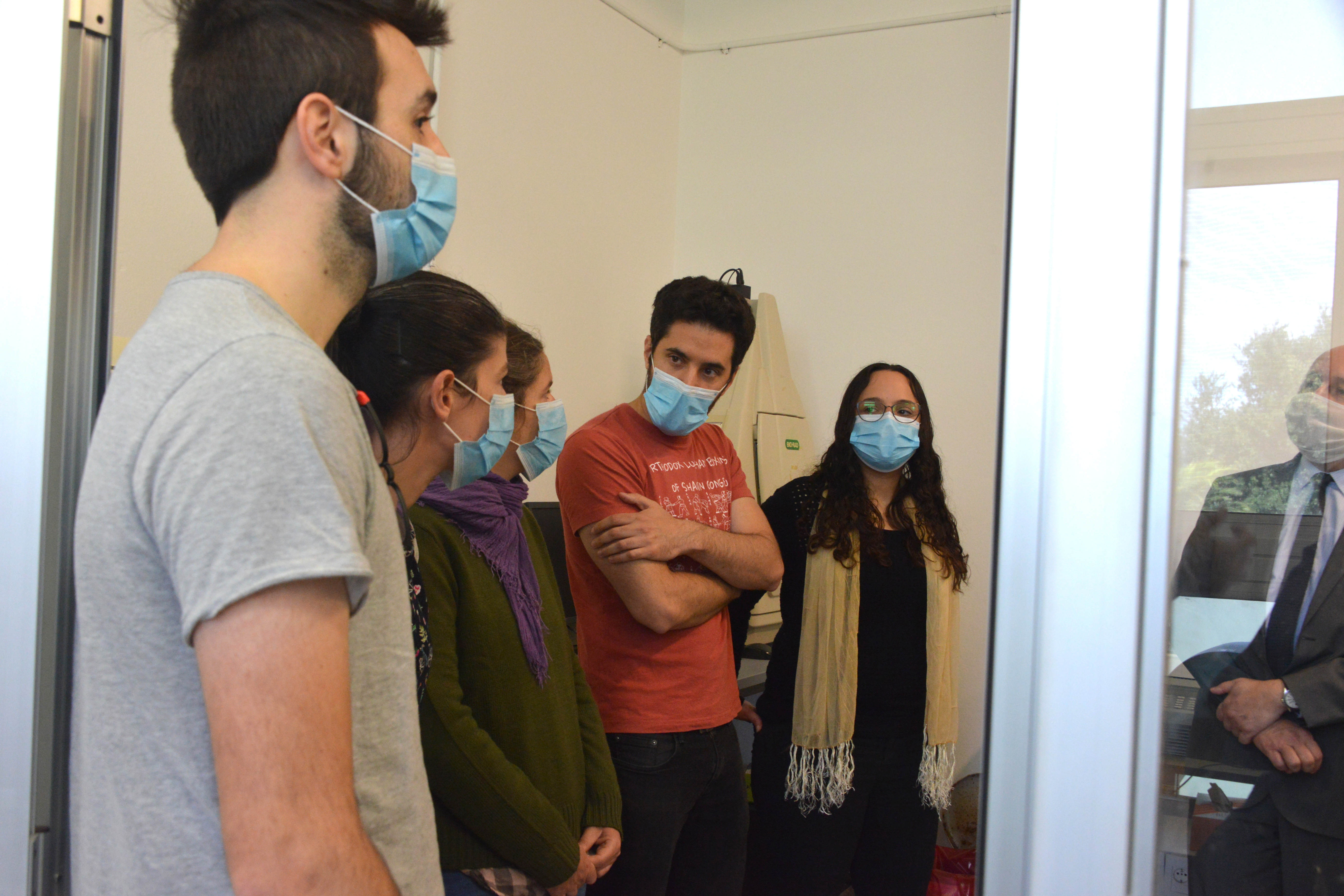 Presidente, Luis Lacalle Pou, visita Instituto Pasteur, donde se presentaron kits de diagnóstico de COVID-19