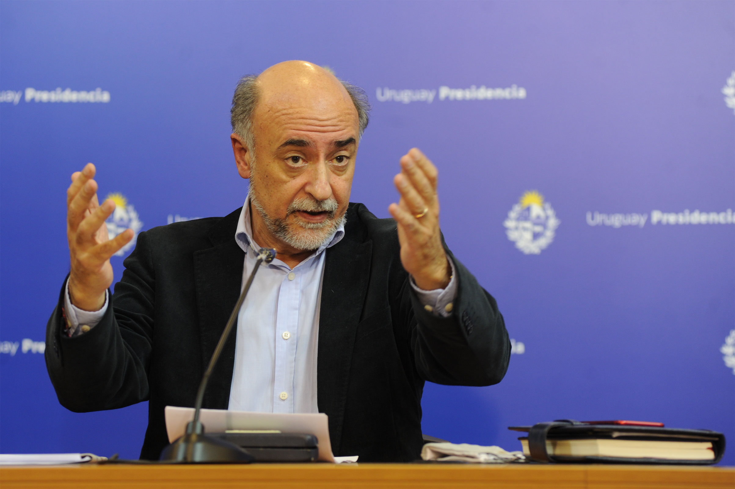 Ministro de Trabajo y Seguridad Social, Pablo Mieres, encabezó conferencia de prensa