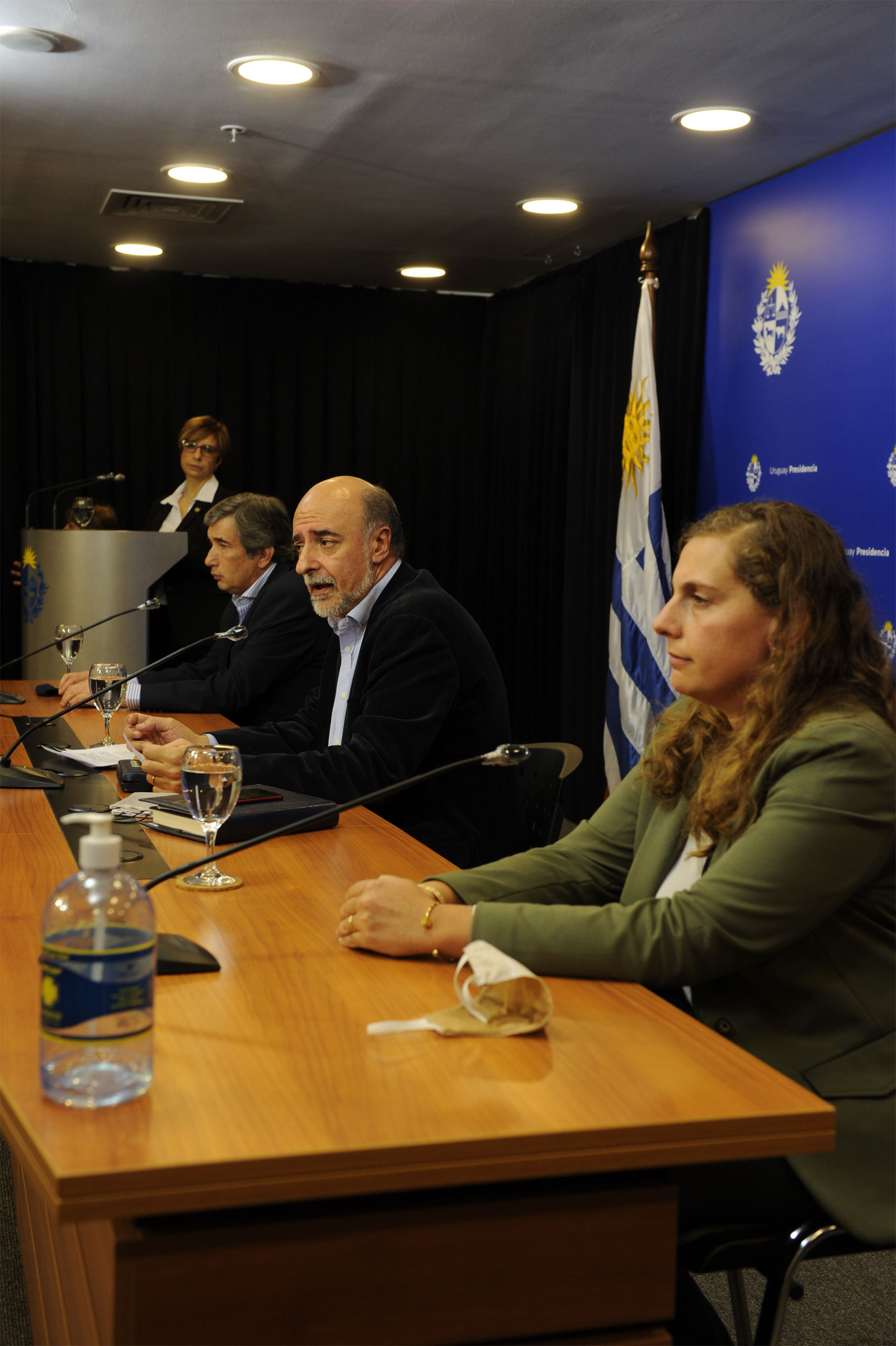 Subsecretario de Trabajo, Mario Aritzi, ministro de la cartera, Pablo Mieres, y directora general de Secretaría, Valentina Arlegui