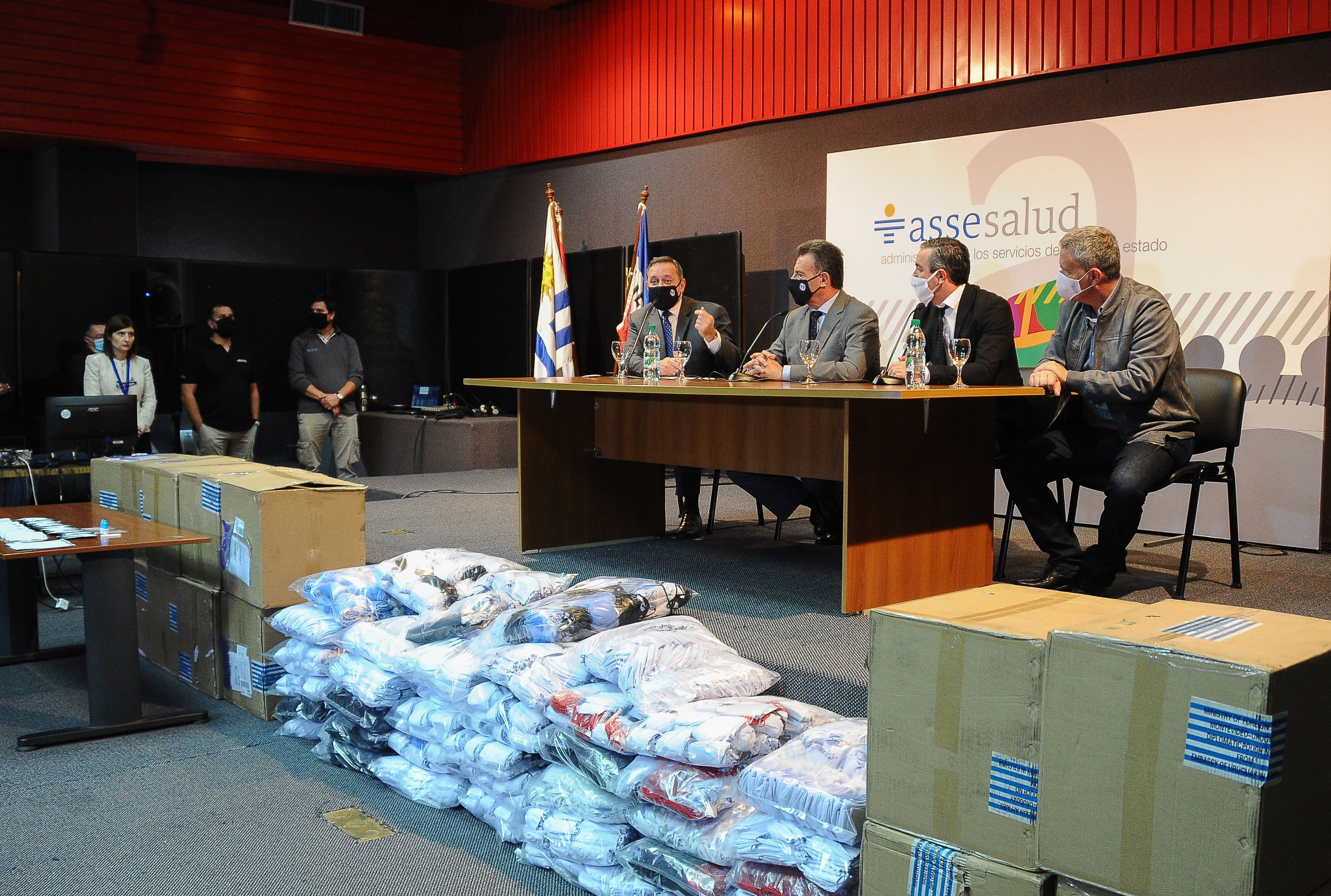 Donación de 18.000 kits de diagnóstico y 20.000 mascarillas por parte del grupo empresarial Nos Cuidamos entre Todos