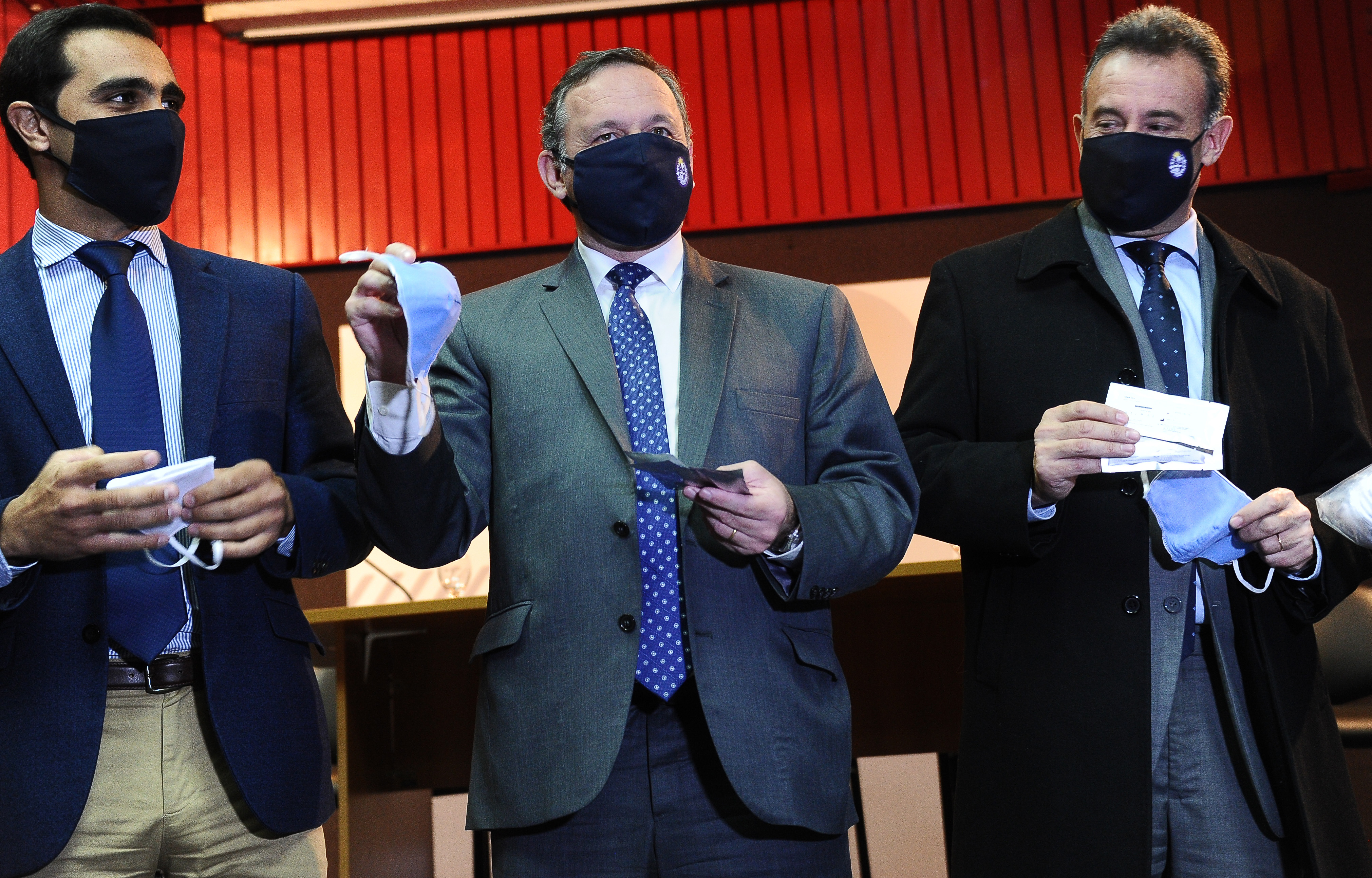 Donación de 18.000 kits de diagnóstico y 20.000 mascarillas por parte del grupo empresarial Nos Cuidamos entre Todos