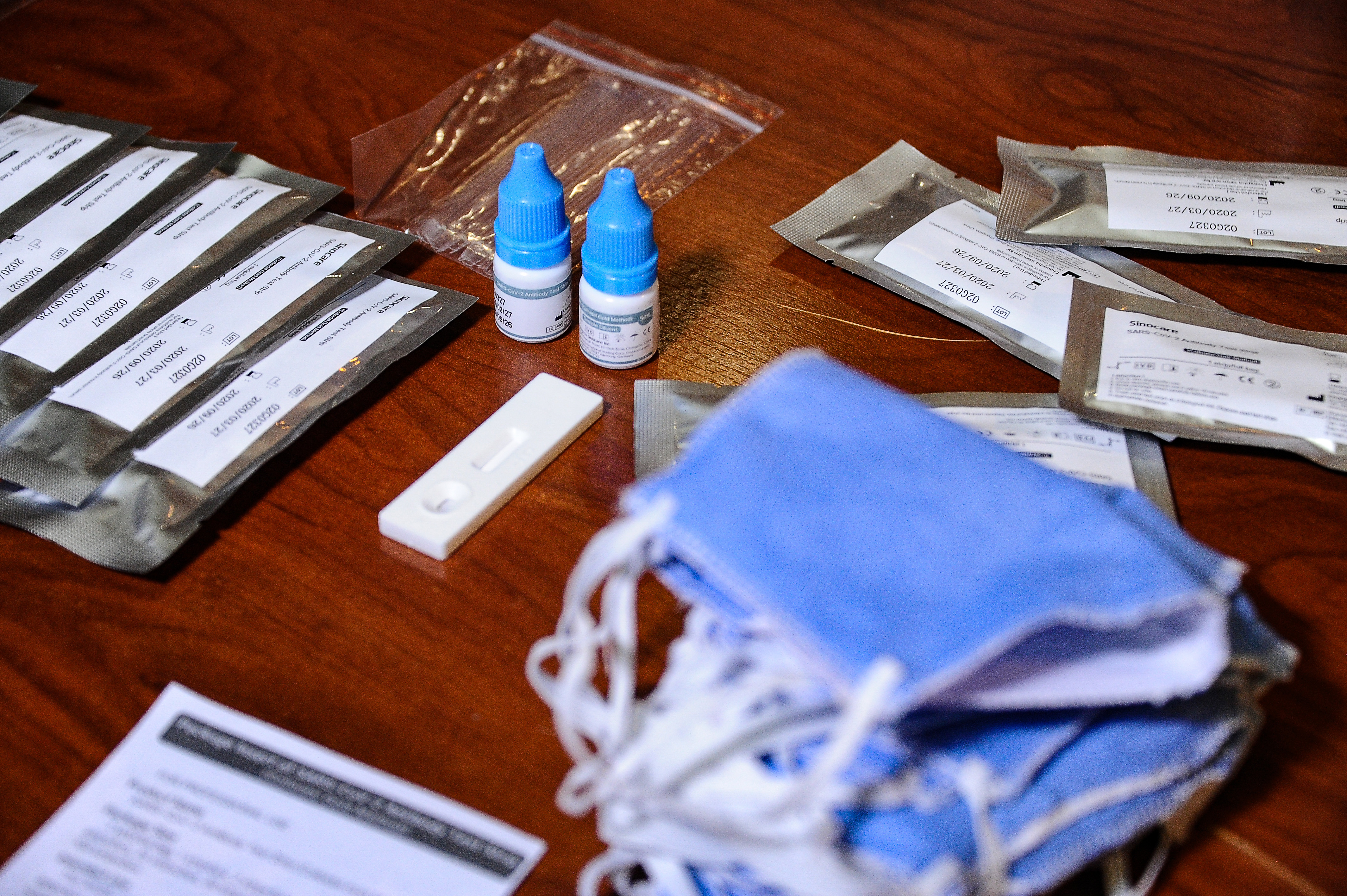 Kits de diagnóstico y mascarillas donadas por el grupo empresarial Nos cuidamos entre todos