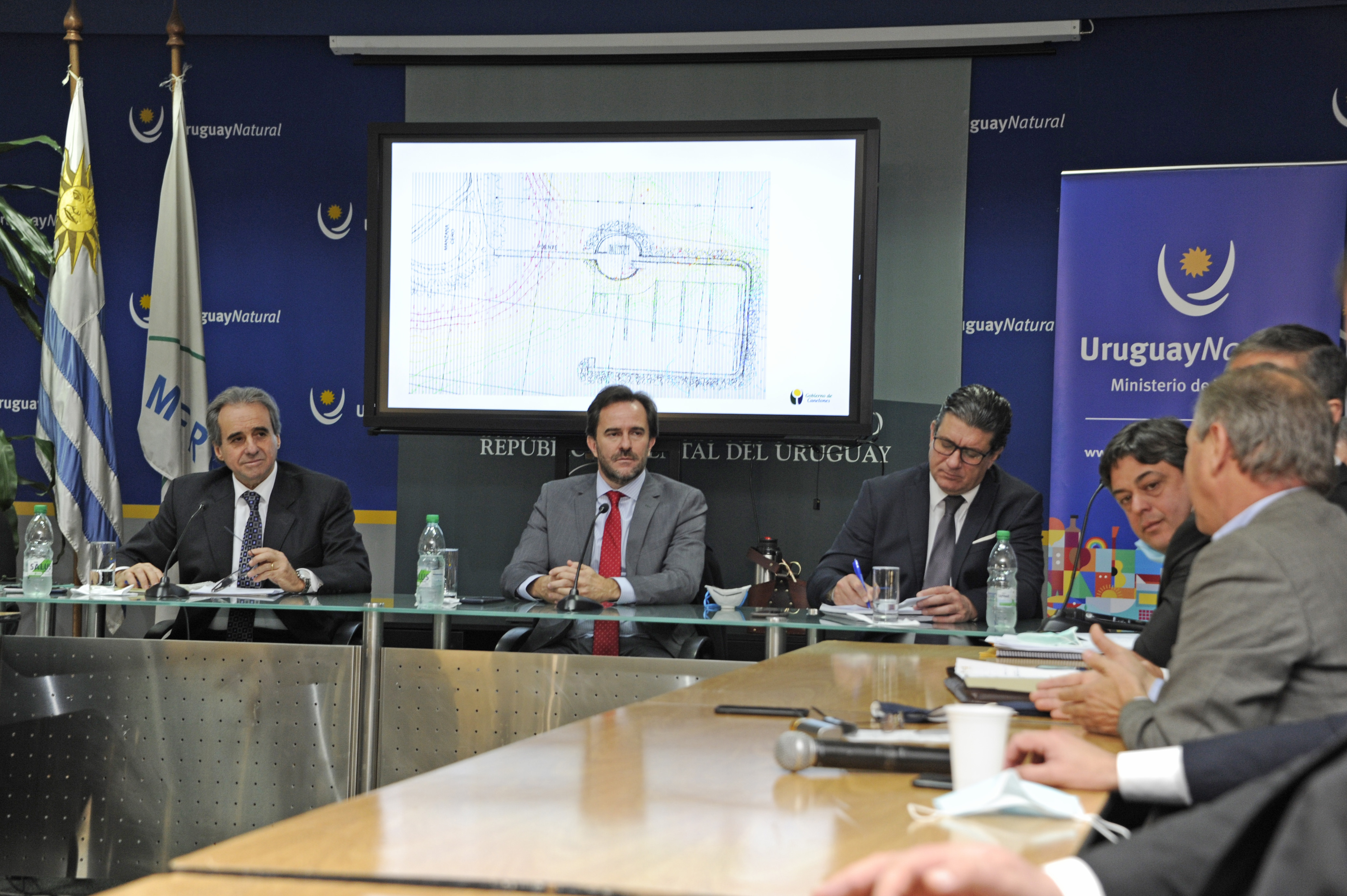 Reunión entre autoridades de los ministerios de Turismo y de Transporte y Obras Públicas, con legisladores del departamento de Canelones
