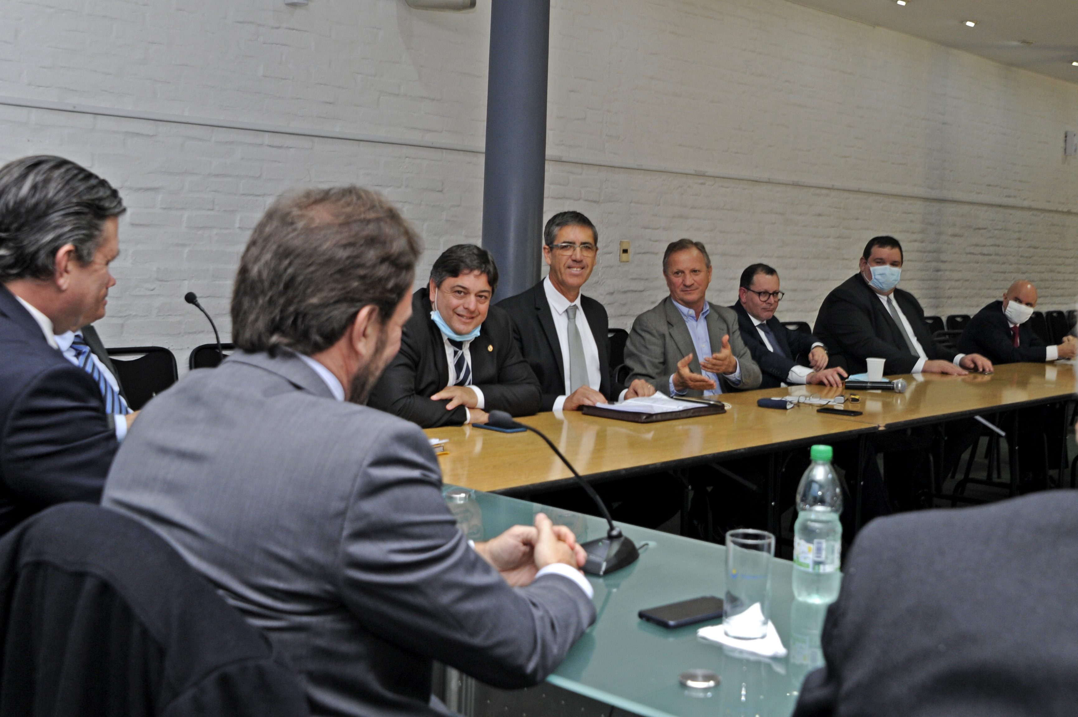 Reunión entre autoridades de los ministerios de Turismo y de Transporte y Obras Públicas con legisladores del departamento de Canelones