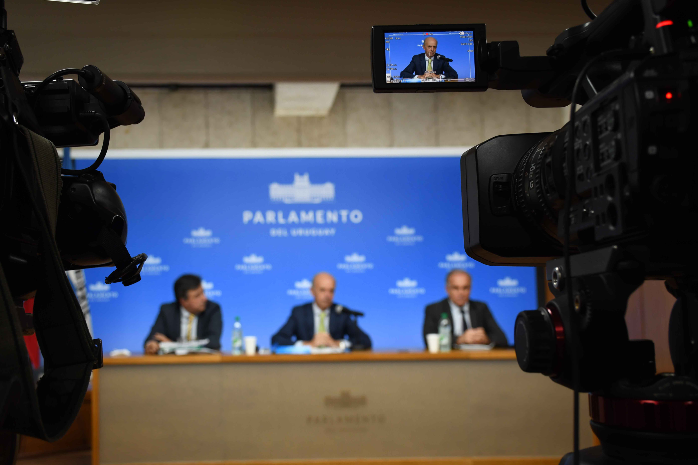 Ministro de Defensa Nacional, Javier García, encabezó conferencia de prensa