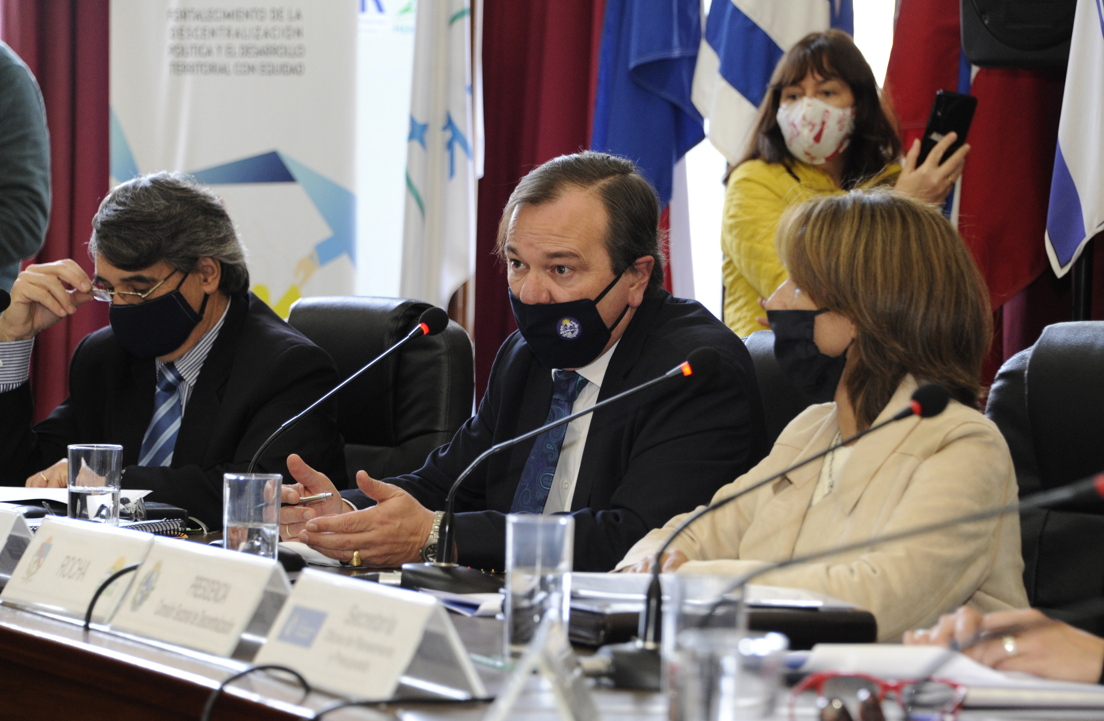 Primera reunión presencial de la comisión sectorial entre el Congreso de Intendentes y representantes del Poder Ejecutivo