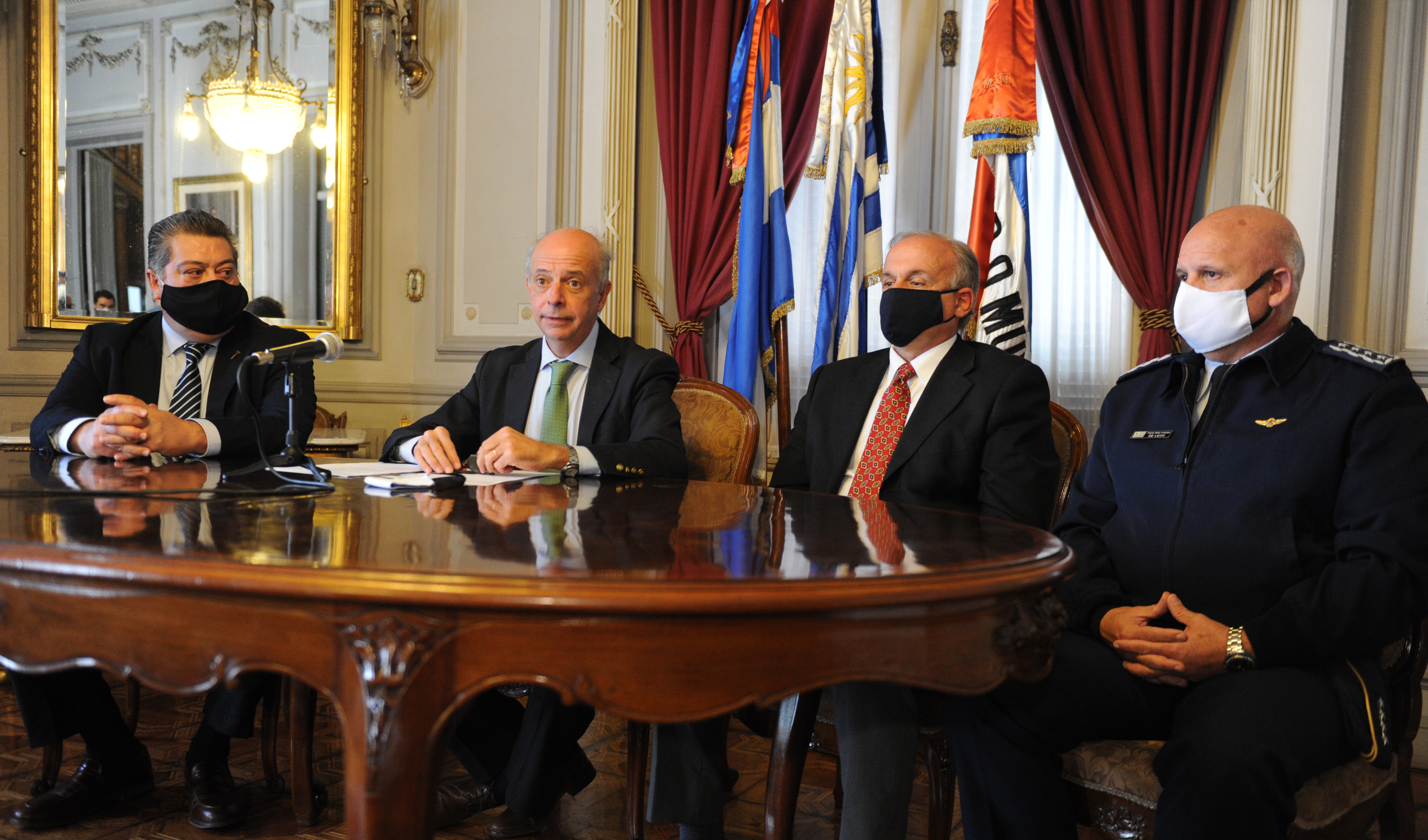 Ministro de Defensa Nacional, Javier García, anunció subasta del avión presidencial