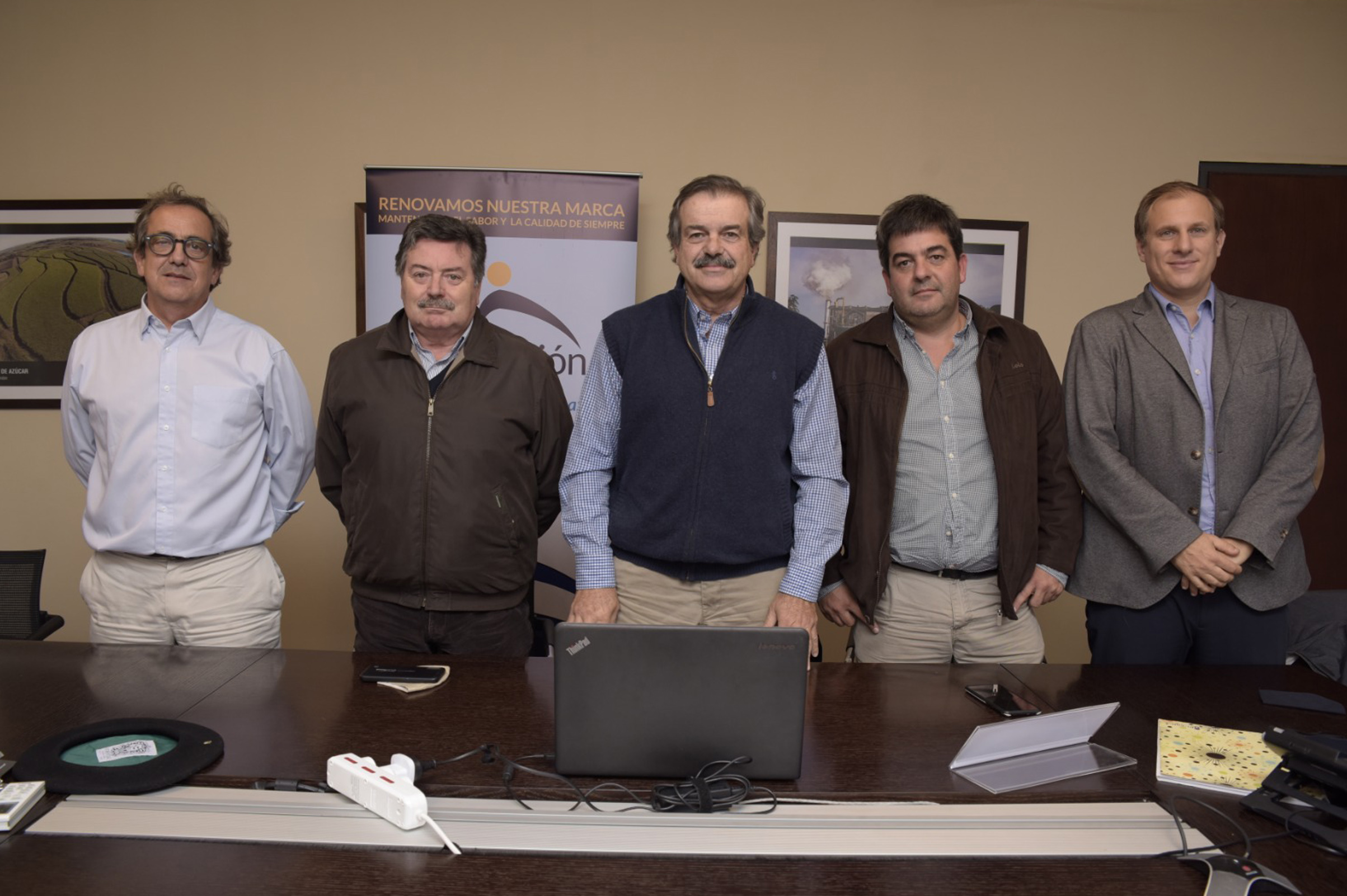 Autoridades al finalizar la videoconferencia de prensa desde la planta de Alcoholes del Uruguay (ALUR)
