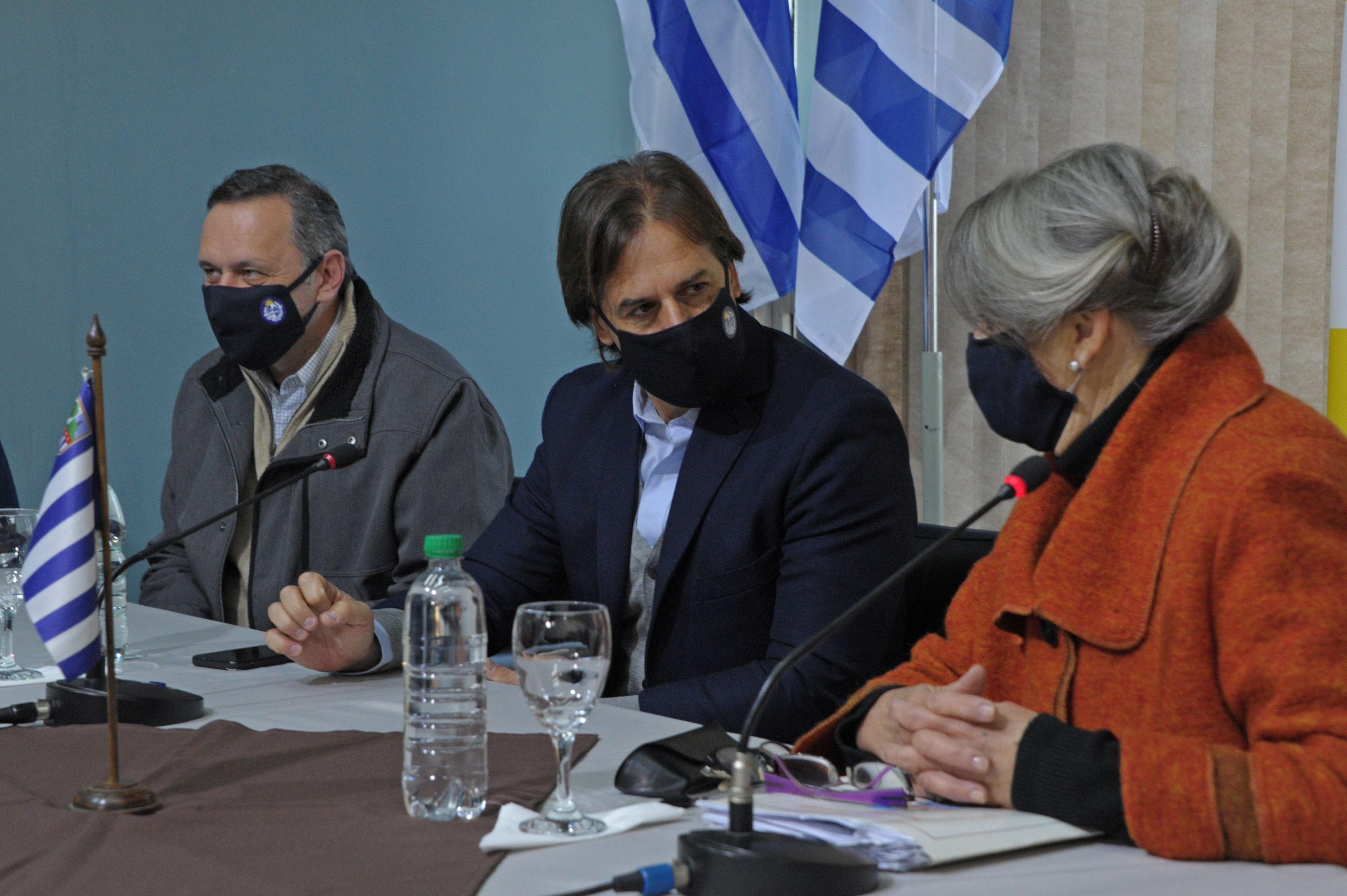 Presidente Lacalle Pou con autoridades del Cecoed de Rivera