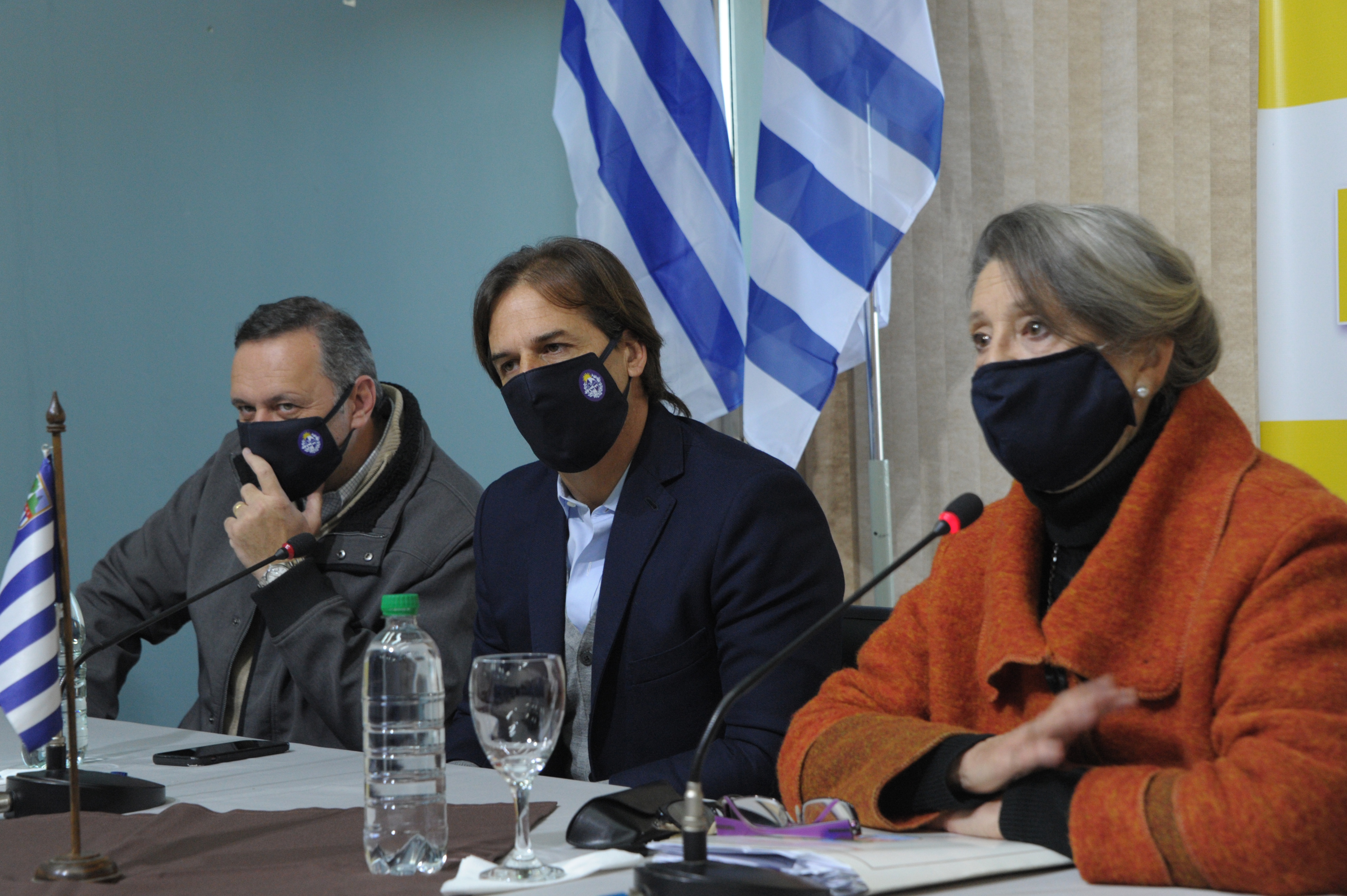 Secretario Álvaro Delgado, presidente Luis Lacalle Pou y la intendenta de Rivera, Alma Galup