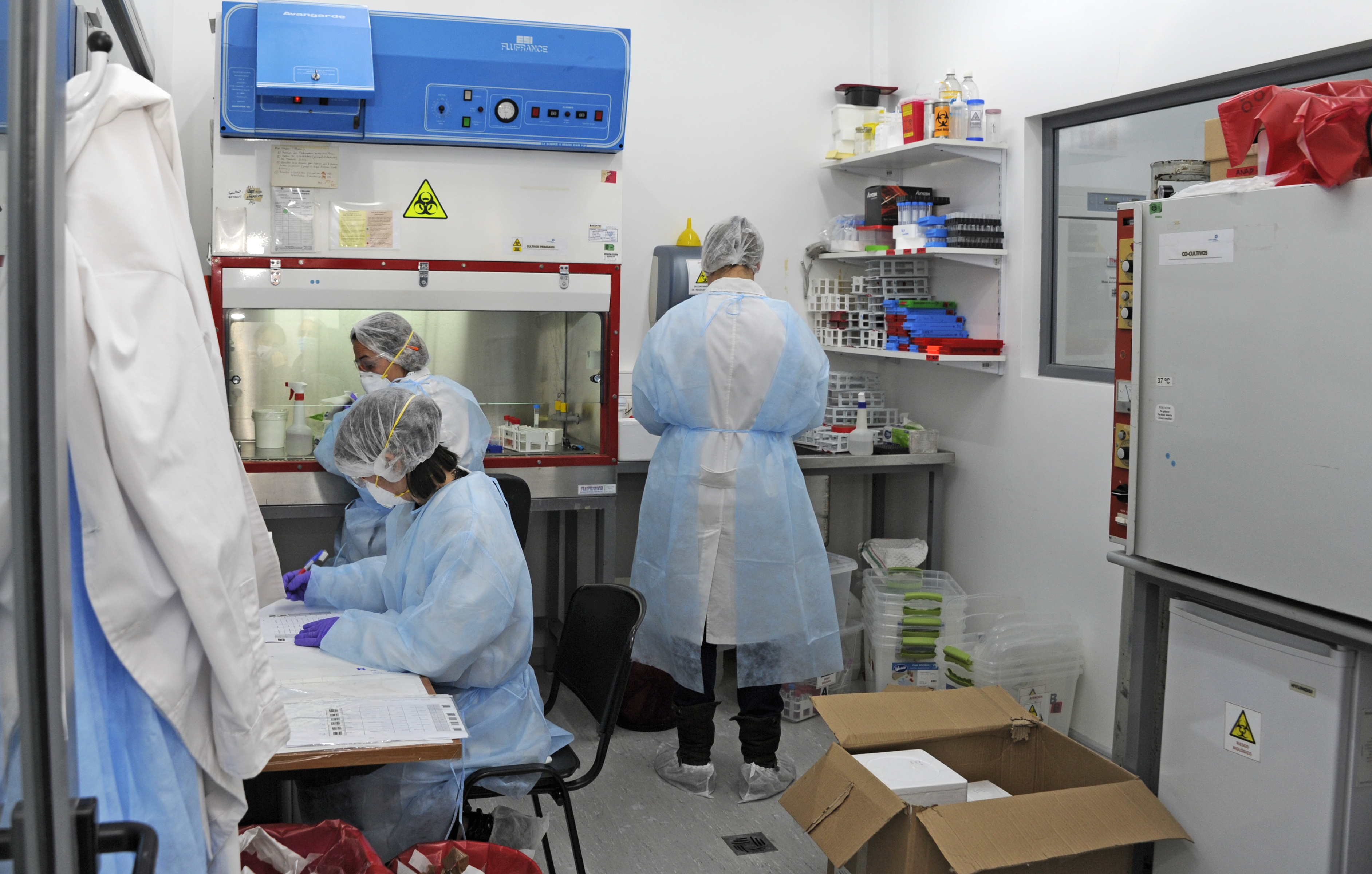 Director de OPP, Isaac Alfie, visitó instalaciones de Instituto Pasteur