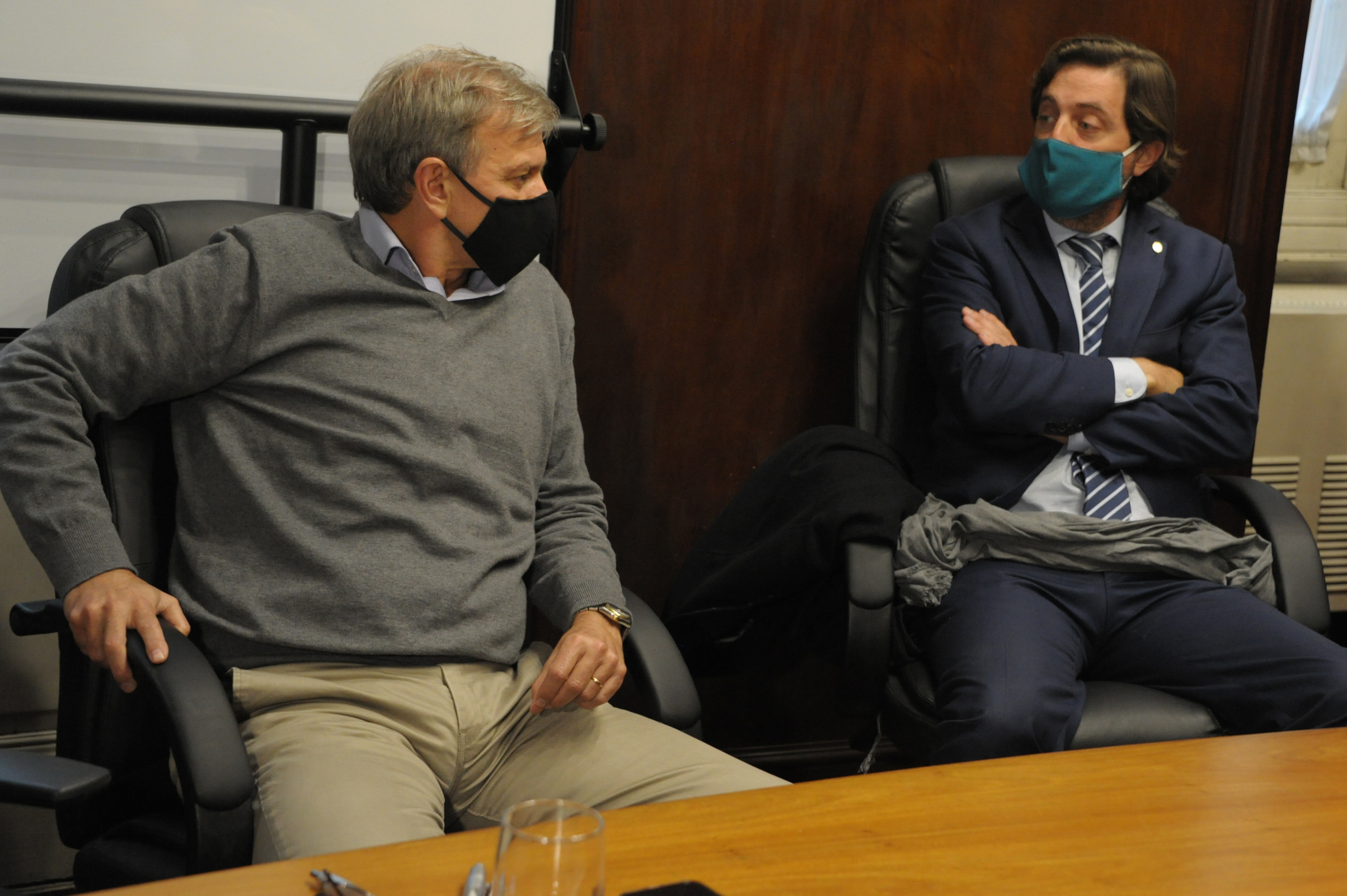 Director de la Secretaría Nacional del Deporte, Sebastián Bauzá, y presidente de la Asociación Uruguaya de Fútbol (AUF), Ignacio Alonso