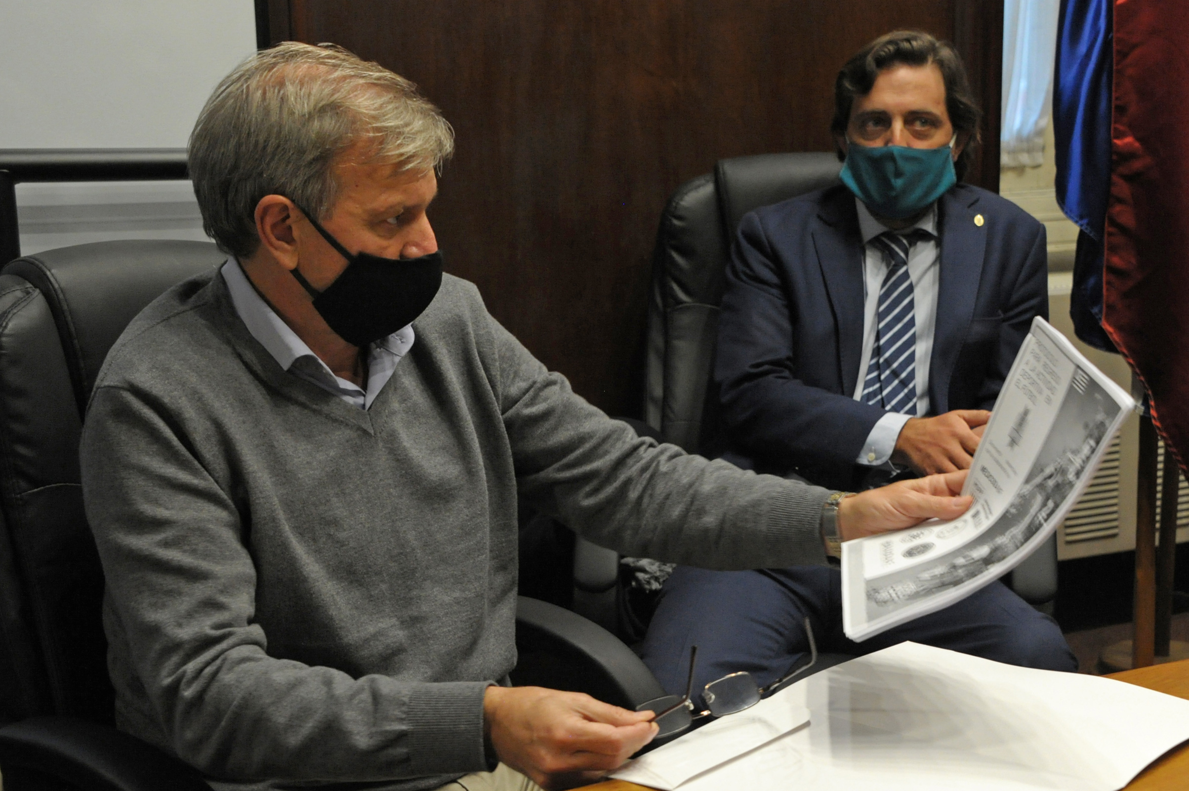 Director de la Secretaría Nacional del Deporte, Sebastián Bauzá, y presidente de la Asociación Uruguaya de Fútbol (AUF), Ignacio Alonso