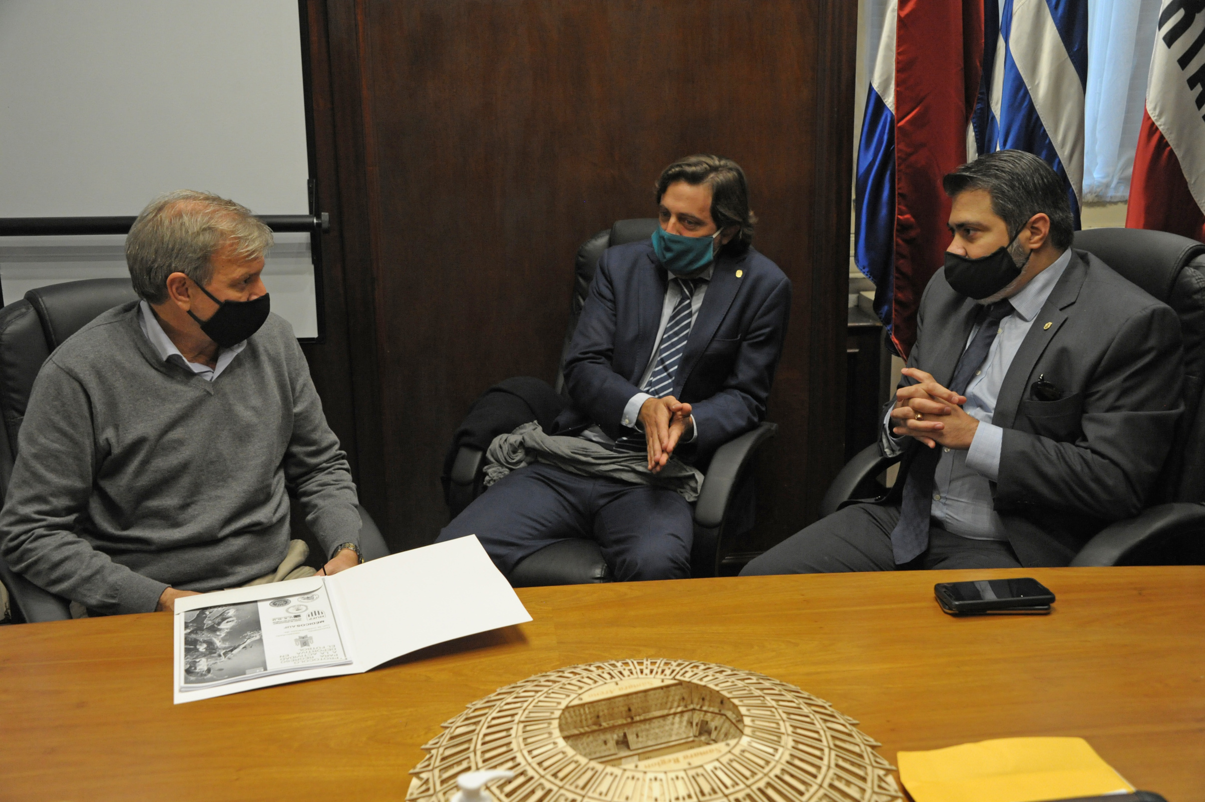 Reunión entre autoridades de Secretaría Nacional del Deporte y Asociación Uruguaya de Fútbol