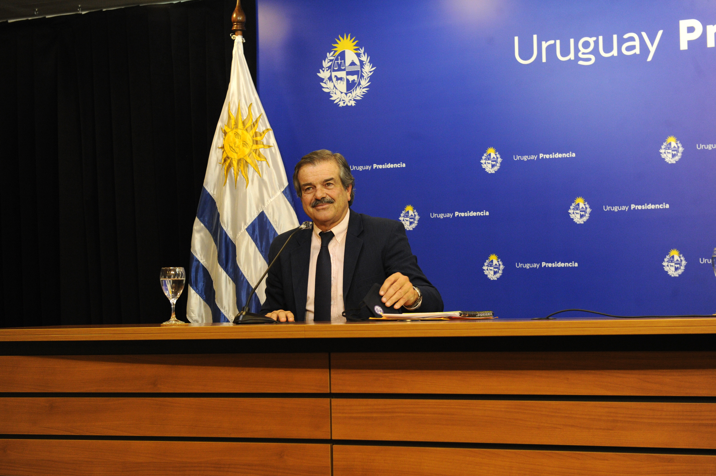 Ministro de Ganadería, Carlos María Uriarte, en conferencia de prensa