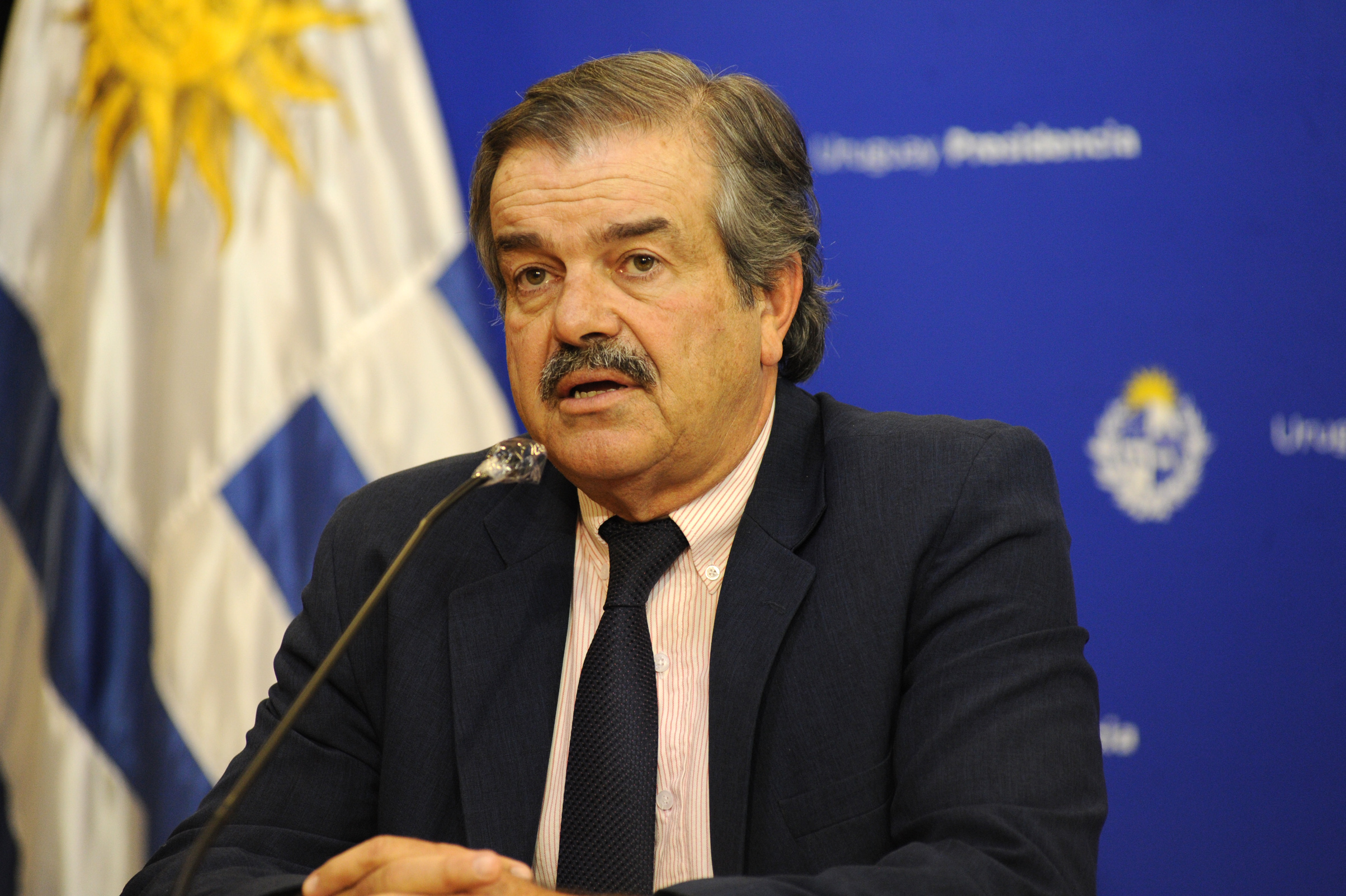 Ministro de Ganadería, Carlos María Uriarte, en conferencia de prensa
