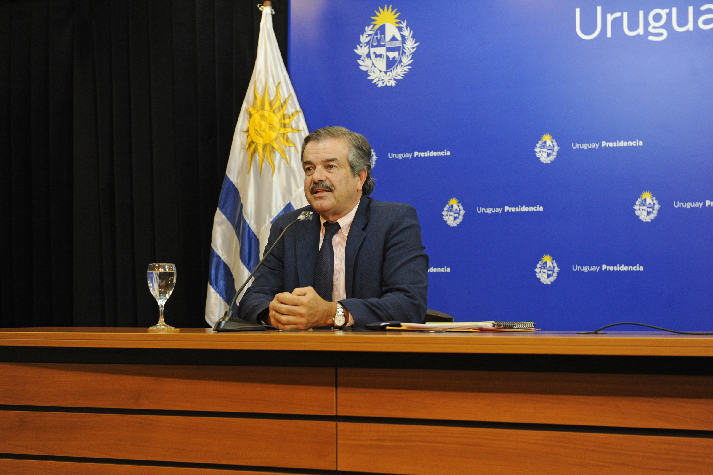 Ministro de Ganadería, Carlos María Uriarte, en conferencia de prensa