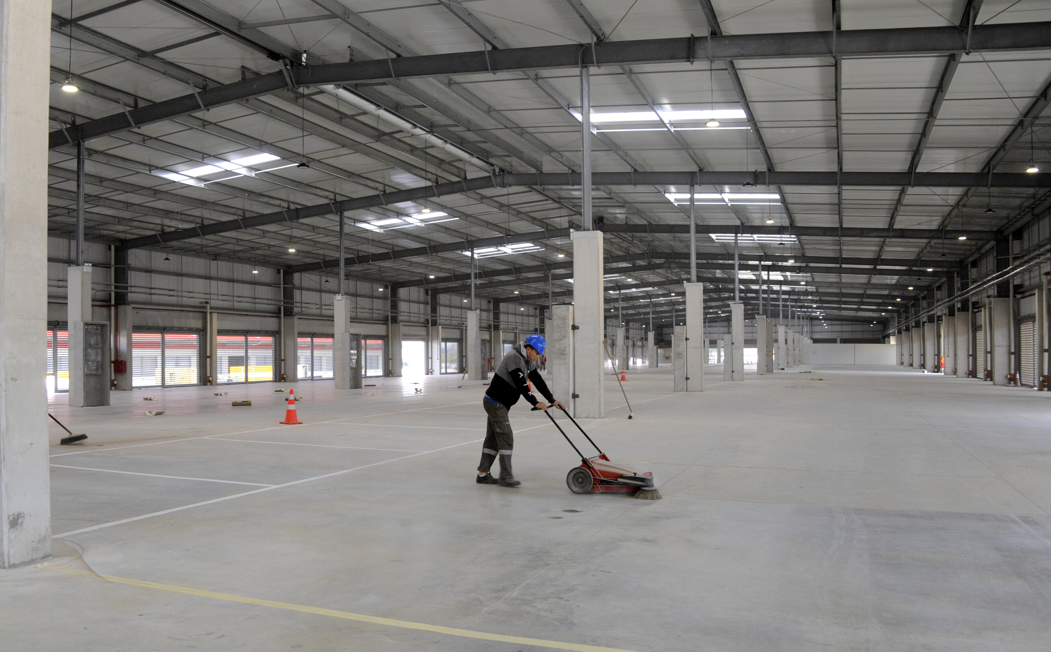 Autoridades del Ministerio de Industria recorren obras del Parque Agroalimentario