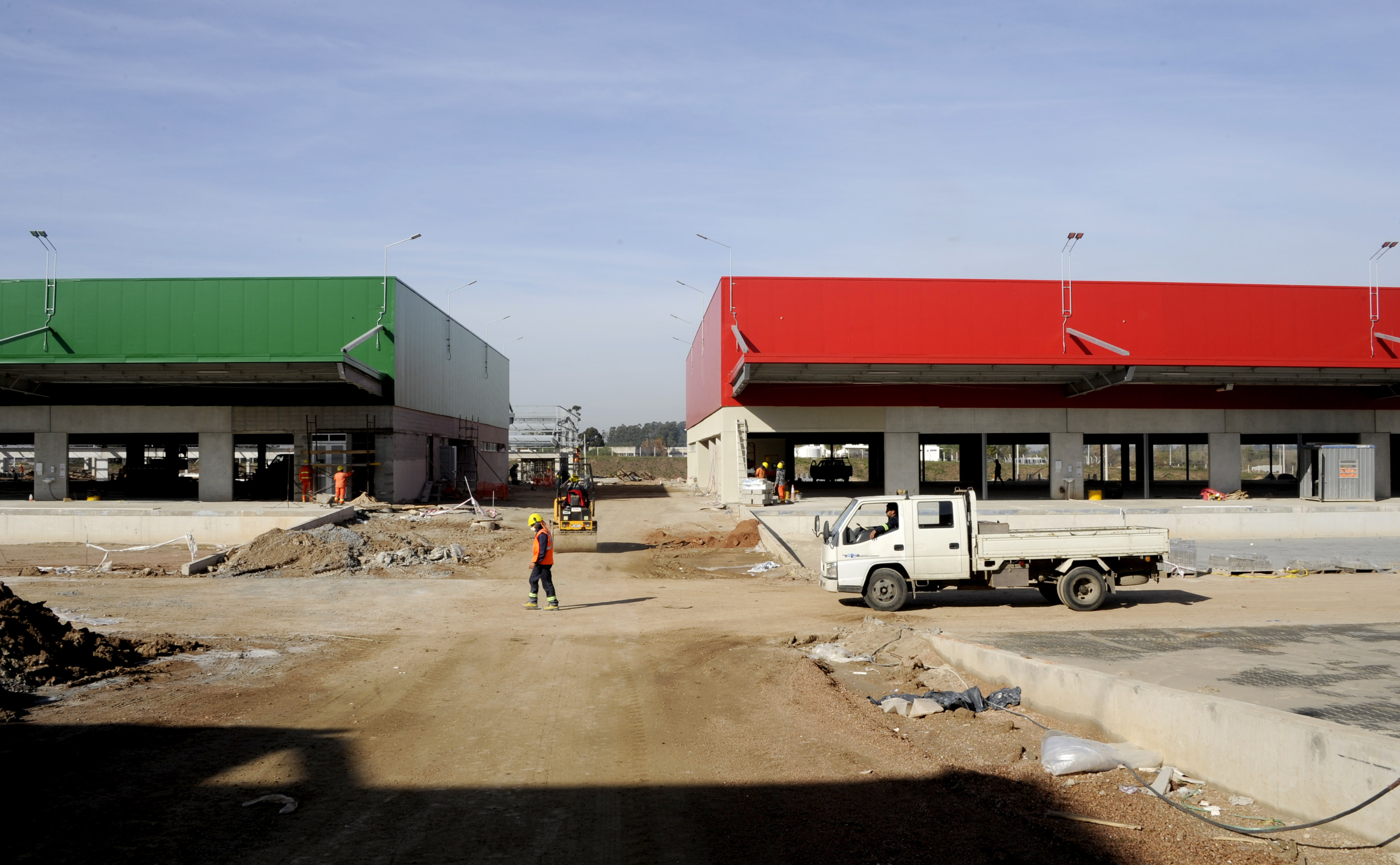 Autoridades del Ministerio de Industria recorren obras del Parque Agroalimentario