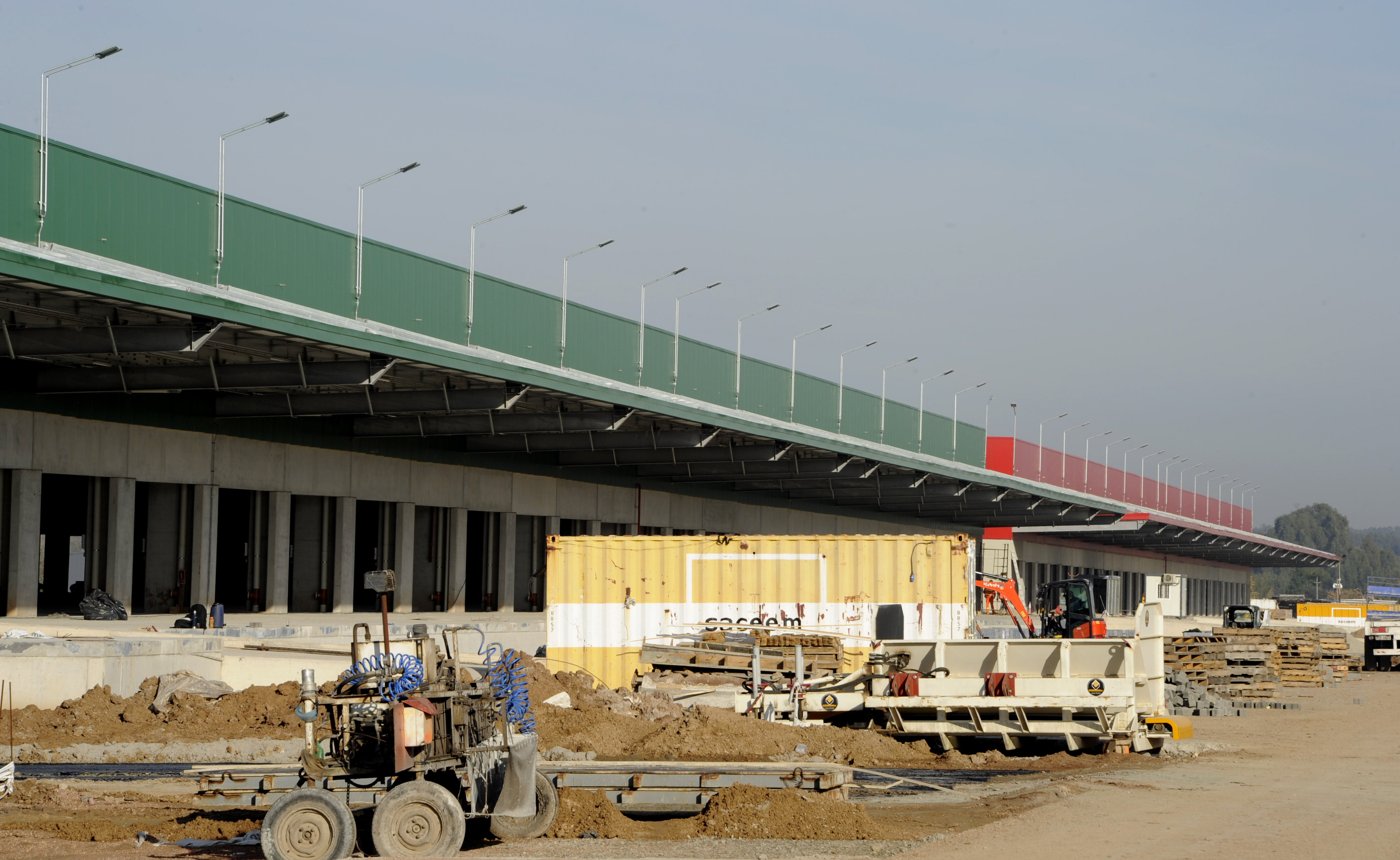 Autoridades del Ministerio de Industria recorren obras del Parque Agroalimentario