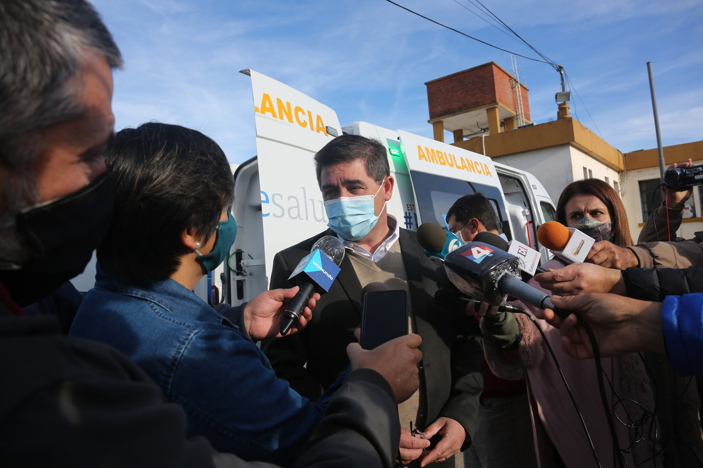 Presidente de ASSE, Leonardo Cipriani, encabezó entrega de ambulancias especializadas destinadas a centros auxiliares de Castillos y Chuy