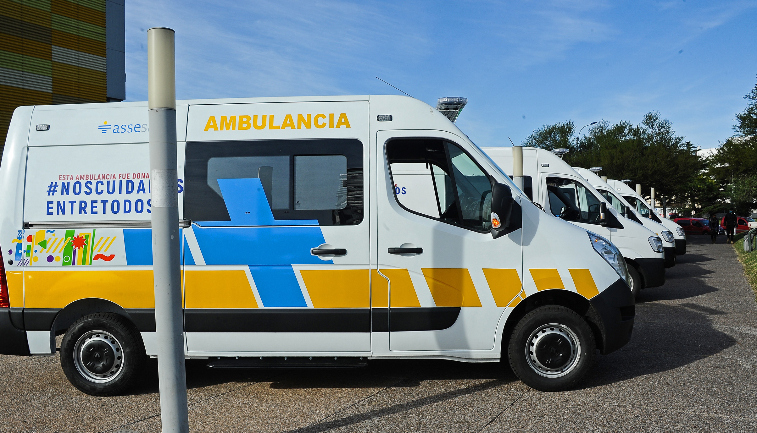 Ambulancias donadas a Administración de Servicios de Salud del Estado (ASSE) por grupo Nos Cuidamos entre Todos