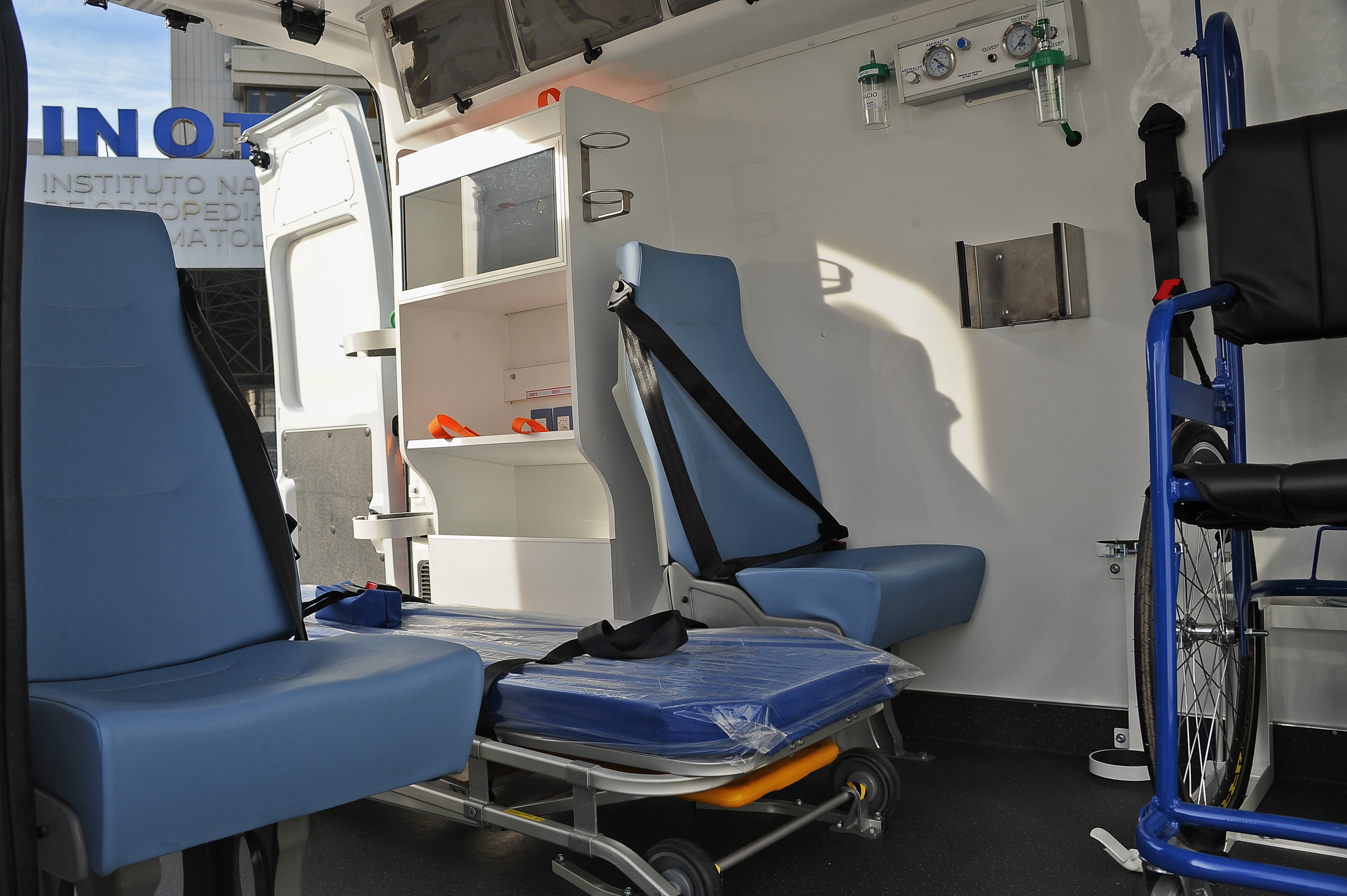 Ambulancias donadas a Administración de Servicios de Salud del Estado (ASSE) por grupo Nos Cuidamos entre Todos