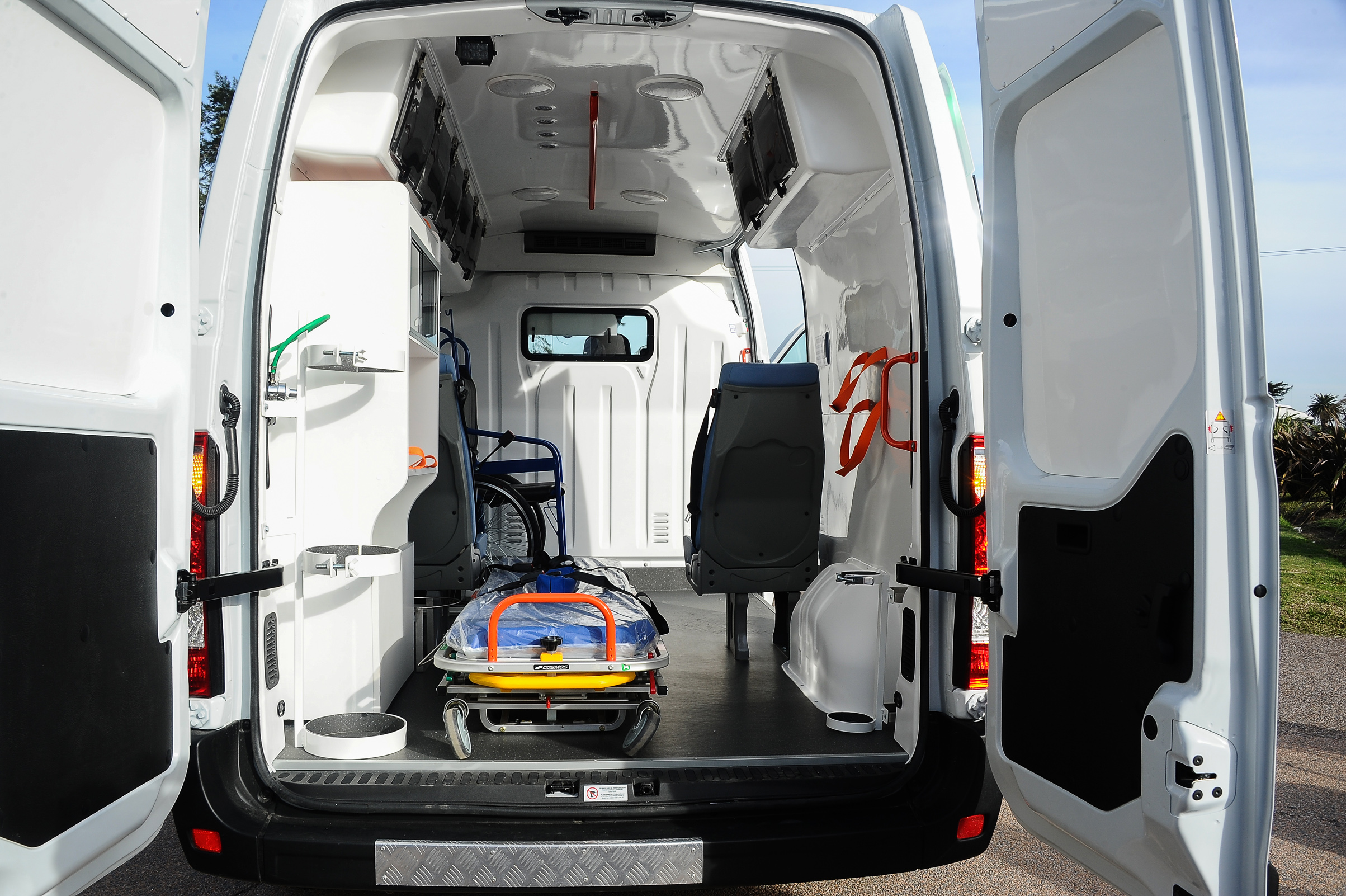 Ambulancias donadas a Administración de Servicios de Salud del Estado (ASSE) por grupo Nos Cuidamos entre Todos