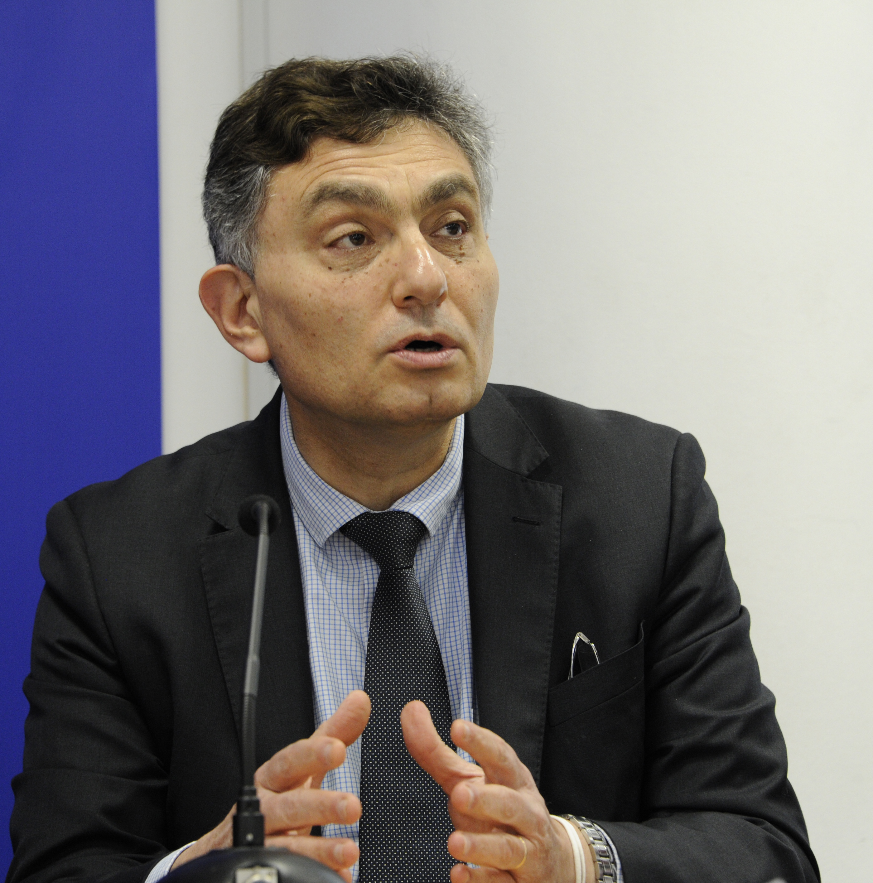 Director de OPP, Isaac Alfie, hace uso de la palabra durante firma de protocolo sanitario para reapertura de shopping centers