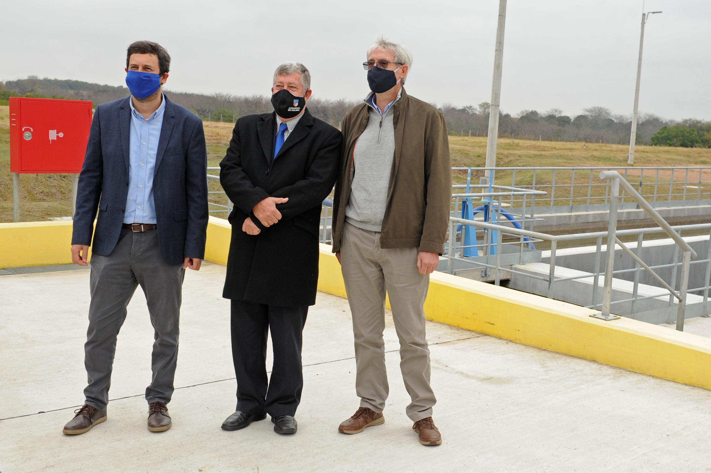 Autoridades al finalizar inauguración de planta de tratamiento de líquidos barométricos en Colonia