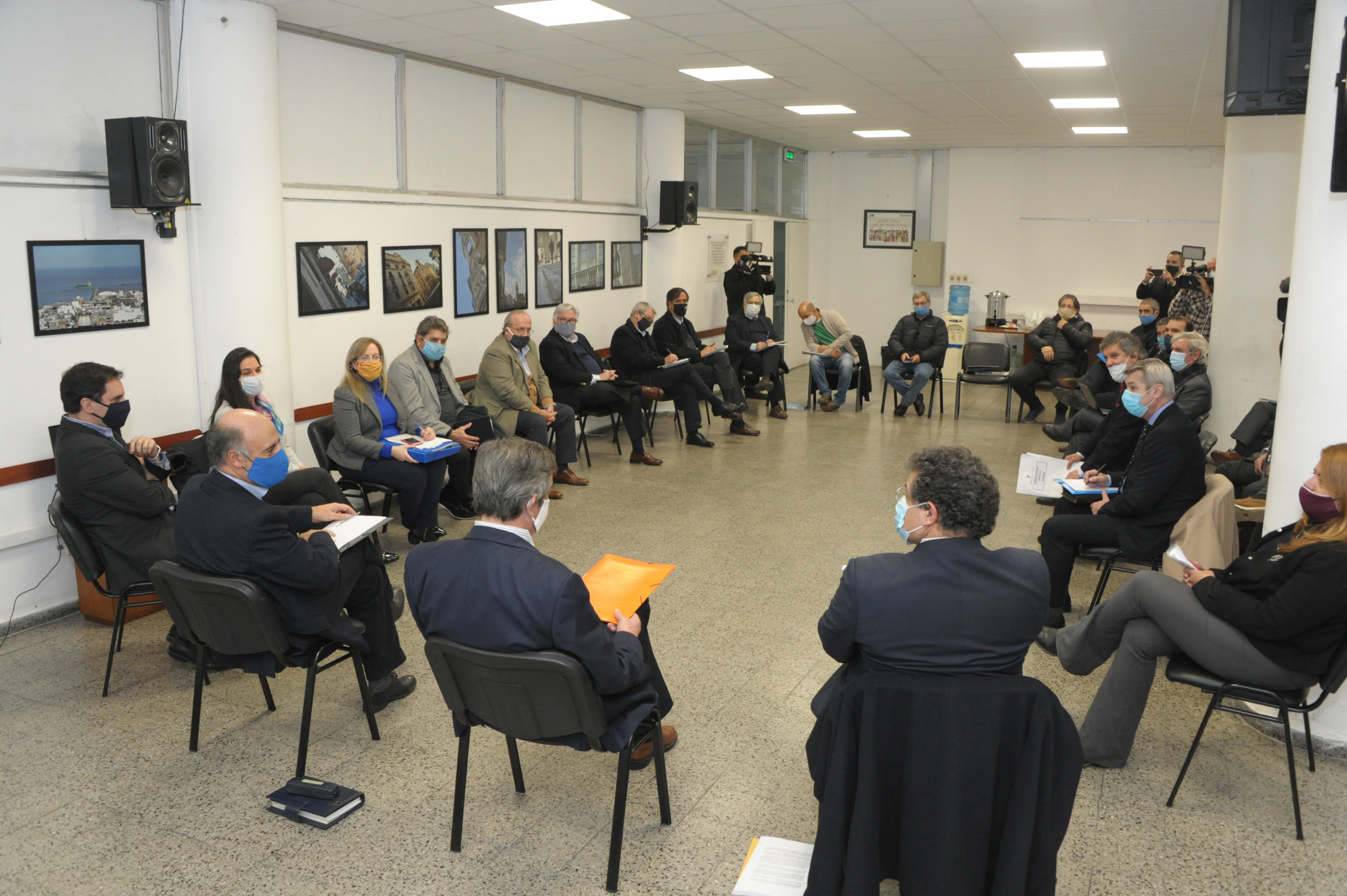 Reunión del Consejo Superior Tripartito, encabezada por el ministro de Trabajo, Pablo Mieres