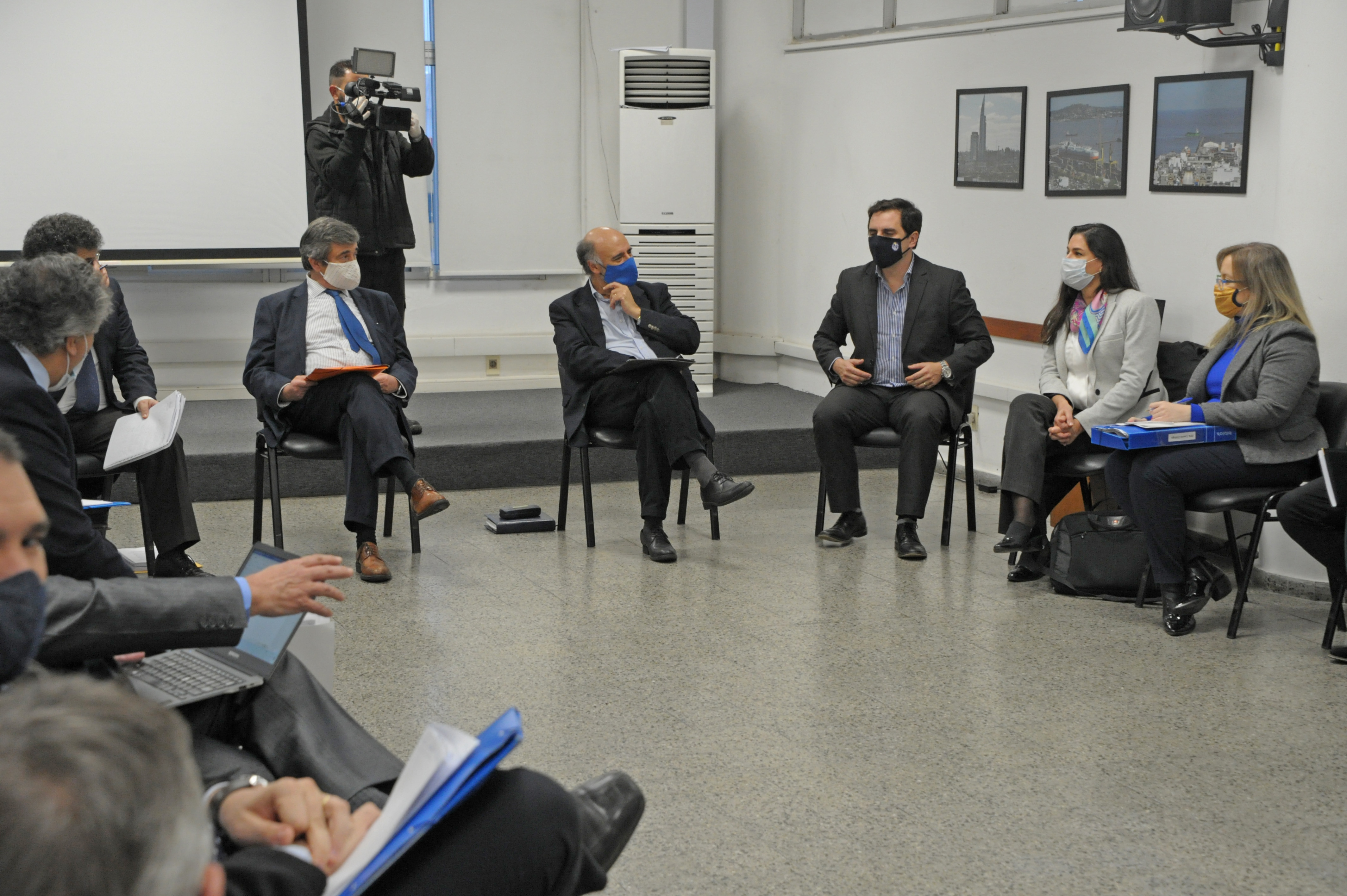 Reunión del Consejo Superior Tripartito, encabezada por el ministro de Trabajo, Pablo Mieres