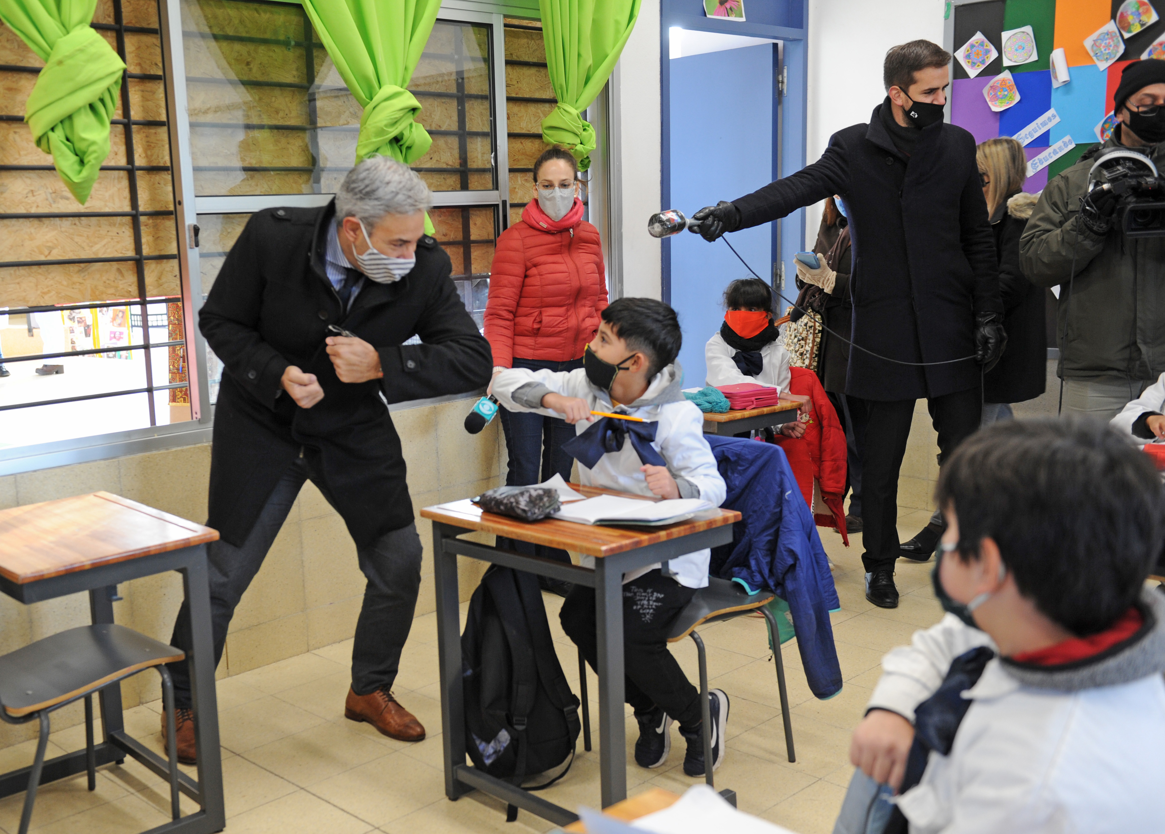 Robert Silva, en segunda fase de reinicio de clases presenciales, en escuela del programa Aprender n.° 123