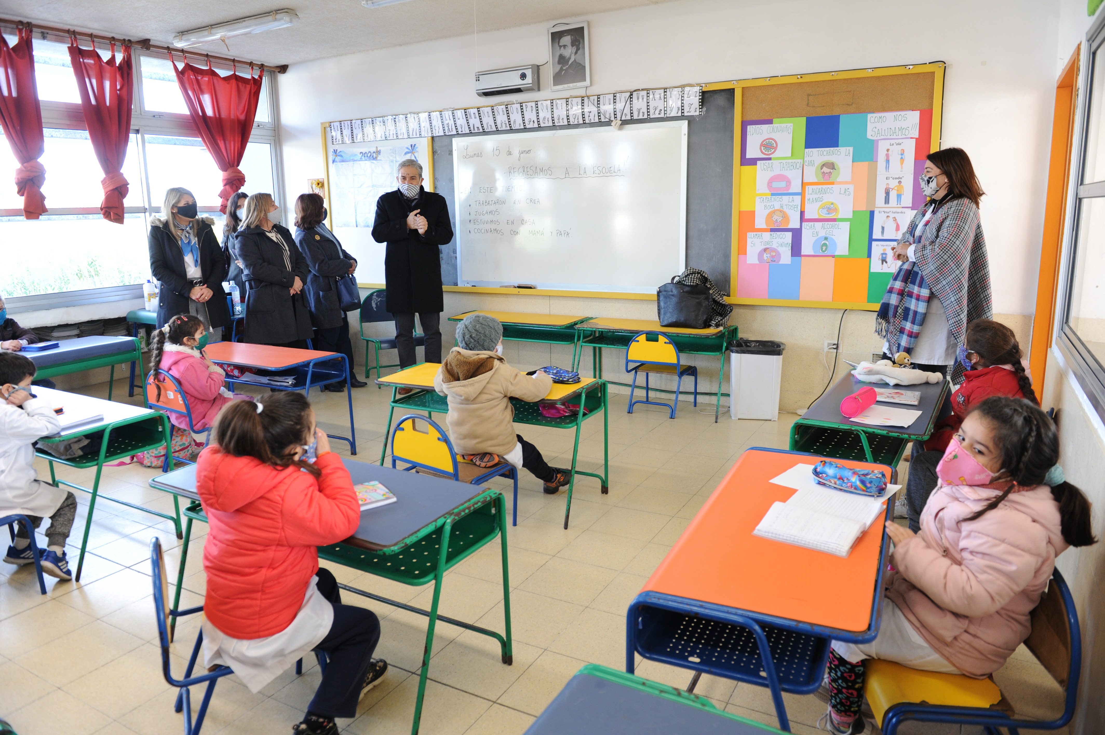 Robert Silva, en segunda fase de reinicio de clases presenciales, en escuela del programa Aprender n.° 123