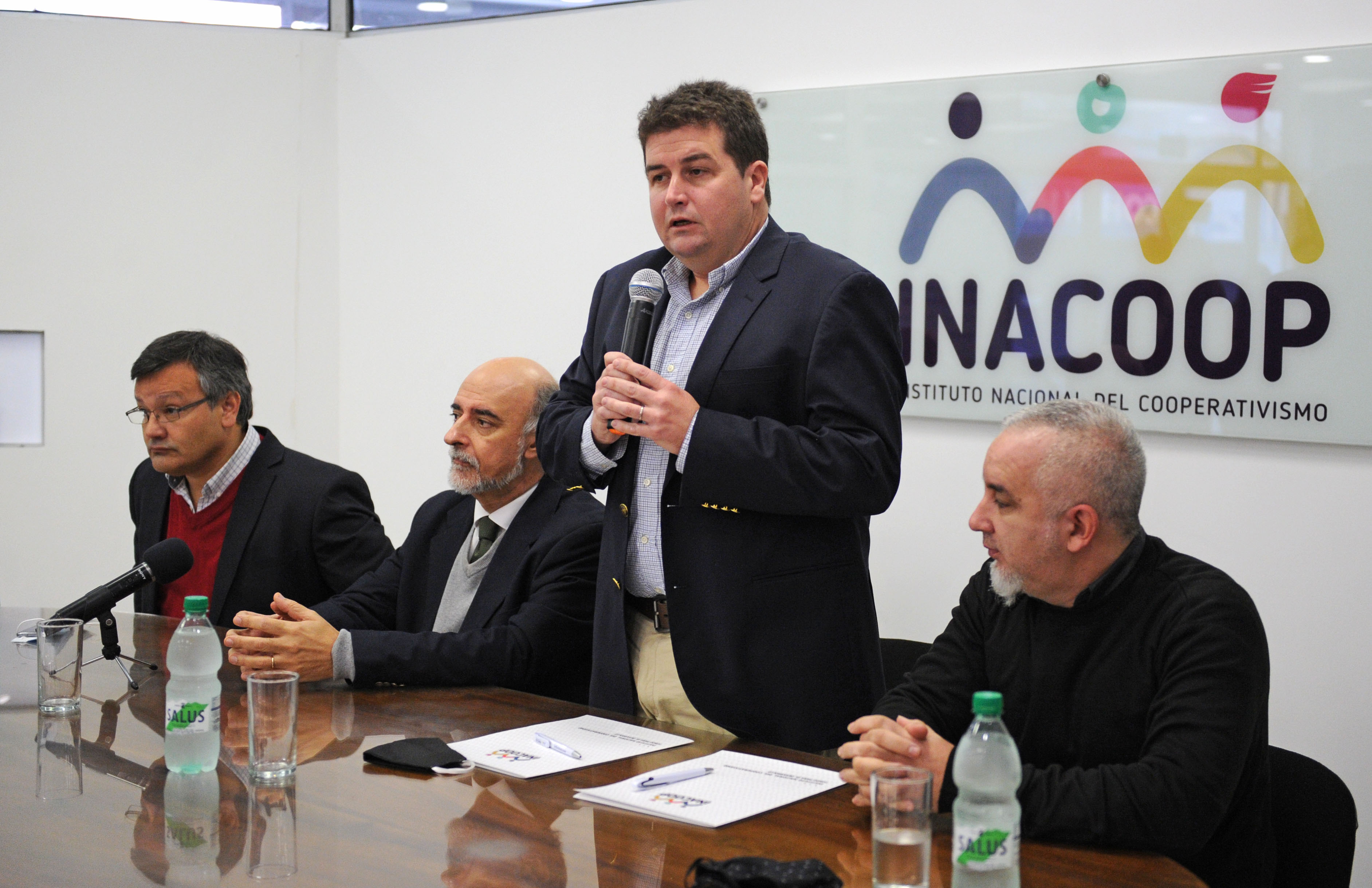 Acto de firma de convenio entre Instituto de Cooperativismo y Dirección de Apoyo al Liberado