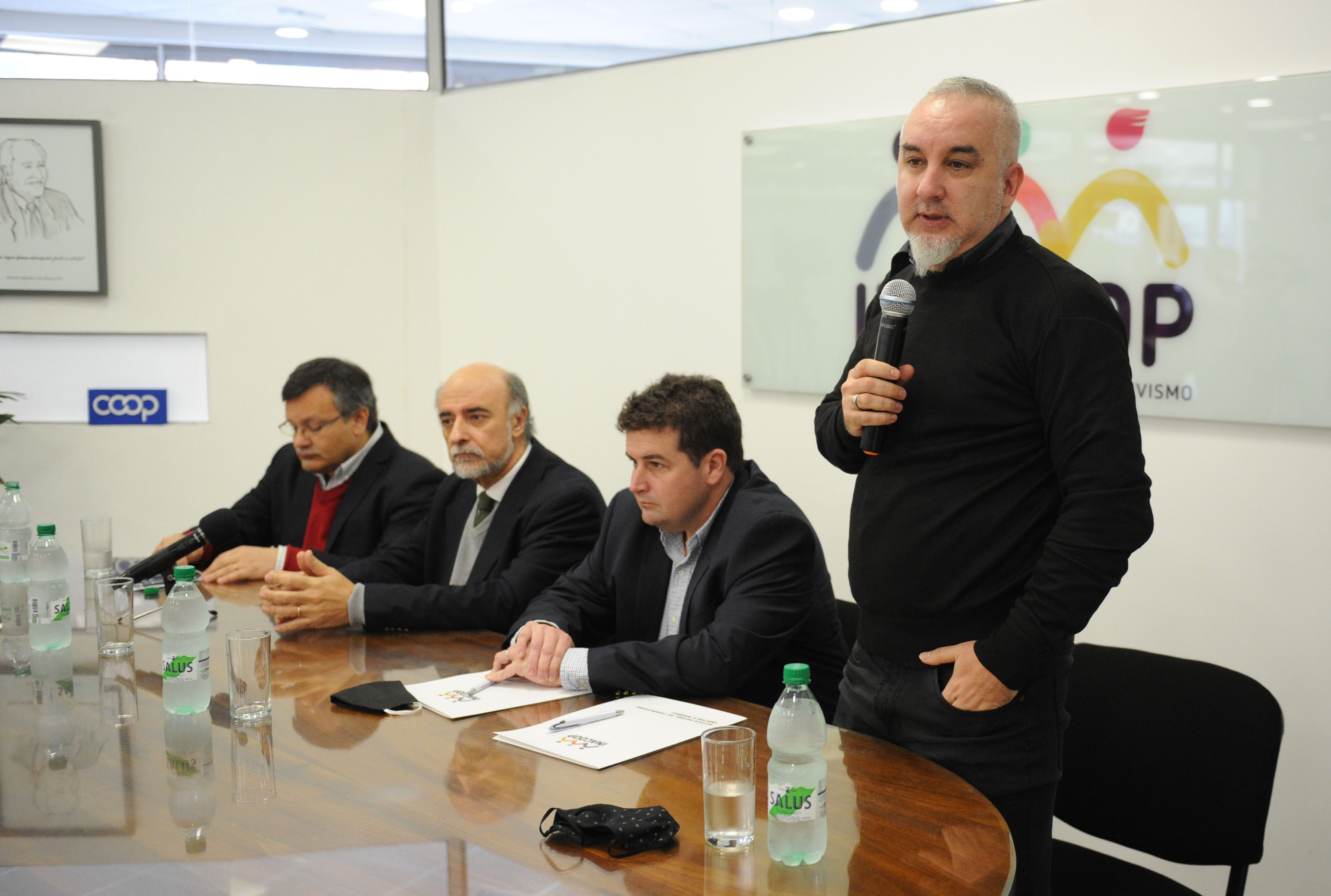 Acto de firma de convenio entre Instituto de Cooperativismo y Dirección de Apoyo al Liberado