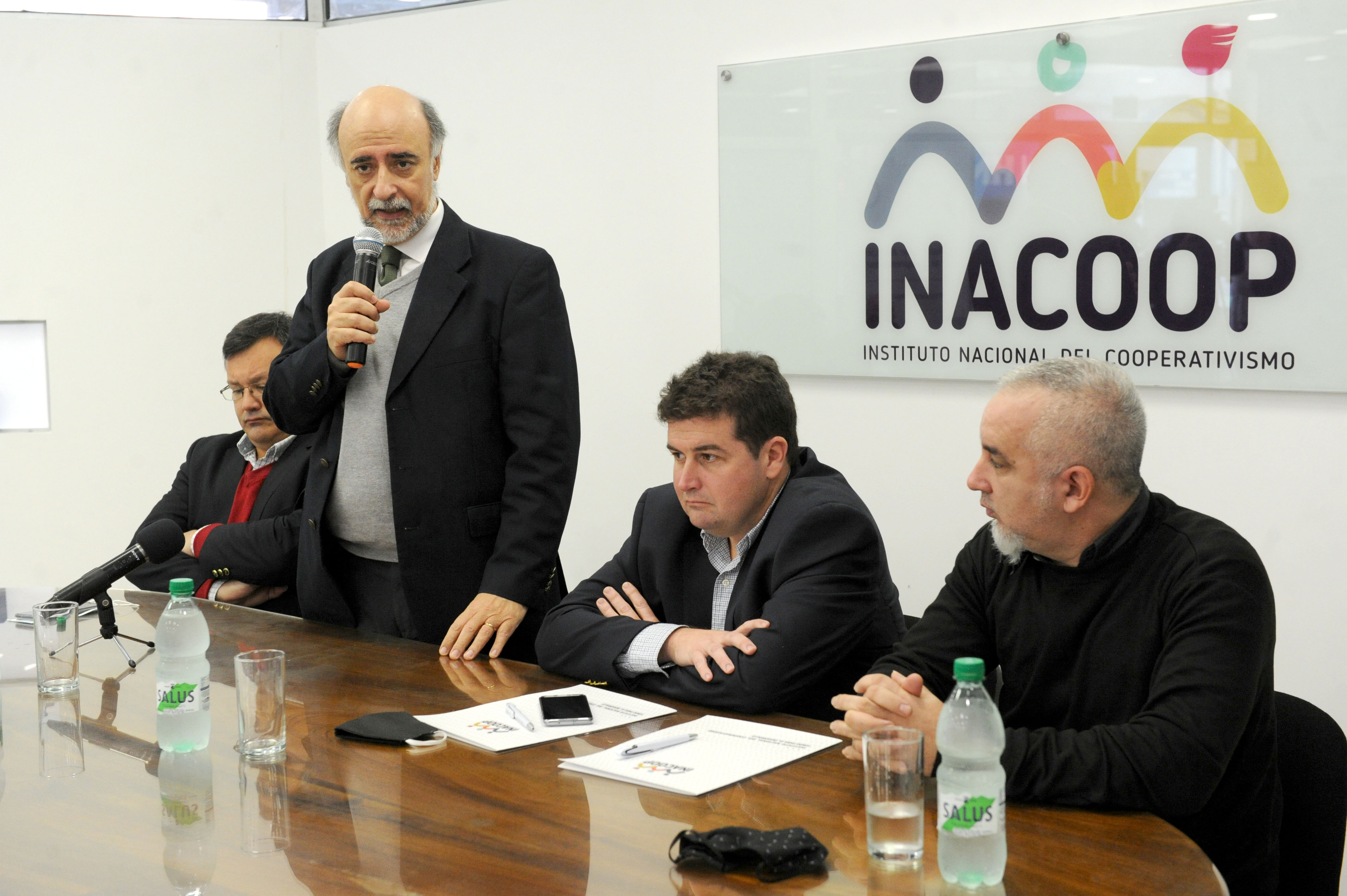 Acto de firma de convenio entre Instituto de Cooperativismo y Dirección de Apoyo al Liberado