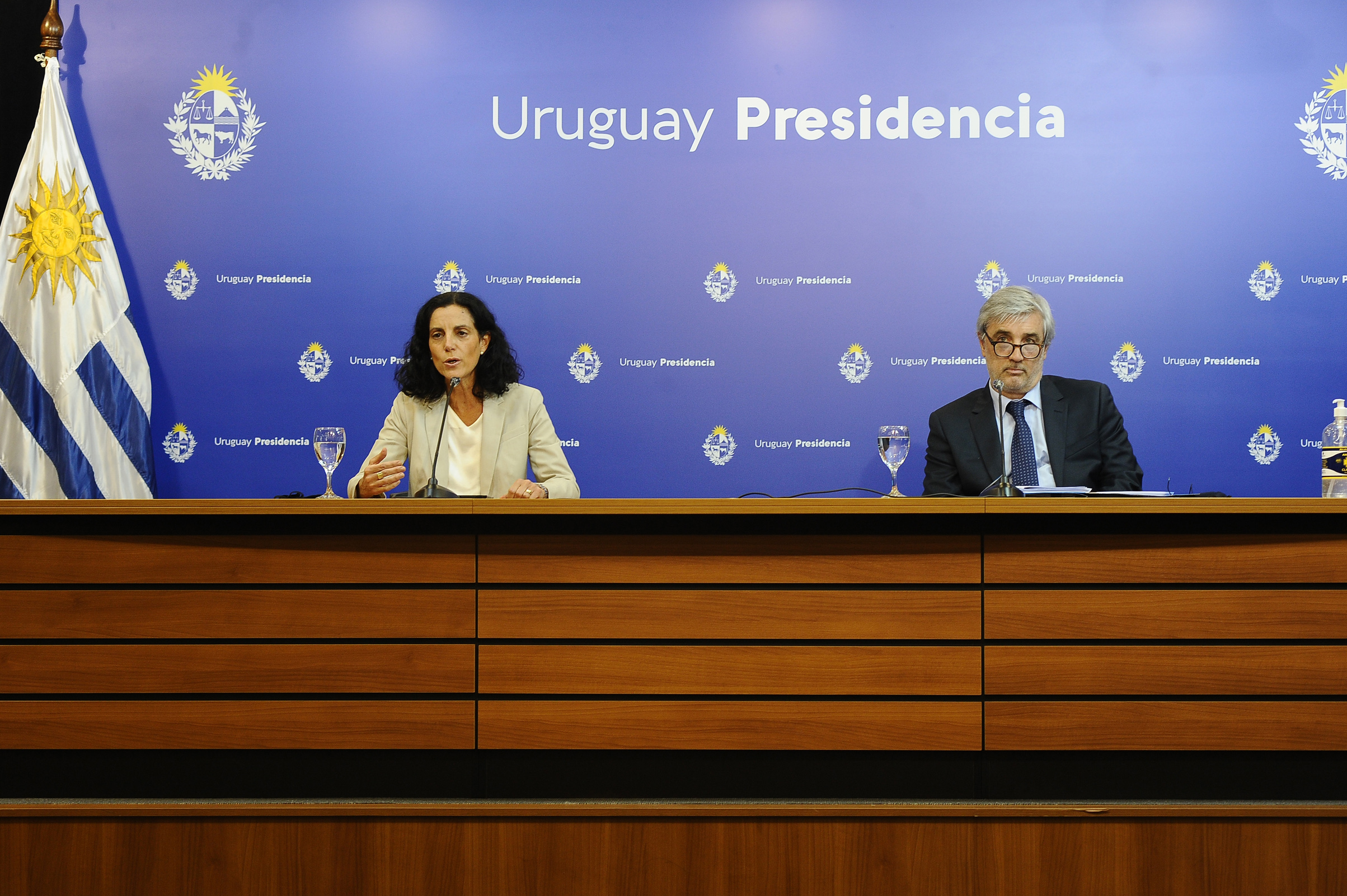 Ministra de Economía y Finanzas, Azucena Arbeleche, y subsecretario, Alejandro Irastorza