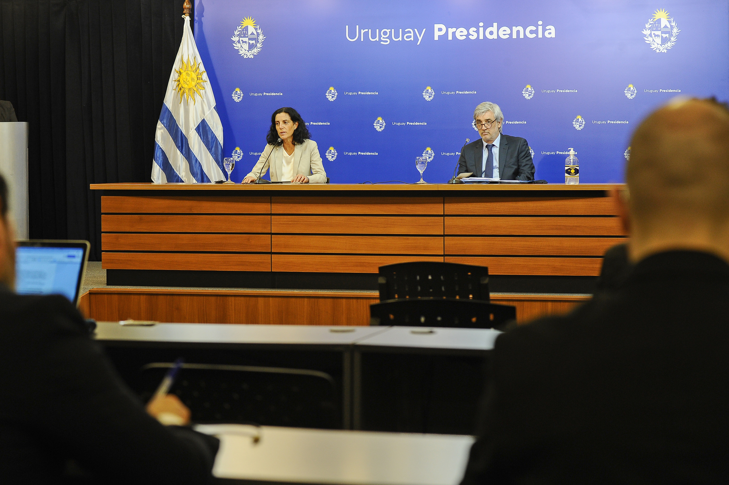 Ministra de Economía y Finanzas, Azucena Arbeleche, y subsecretario, Alejandro Irastorza