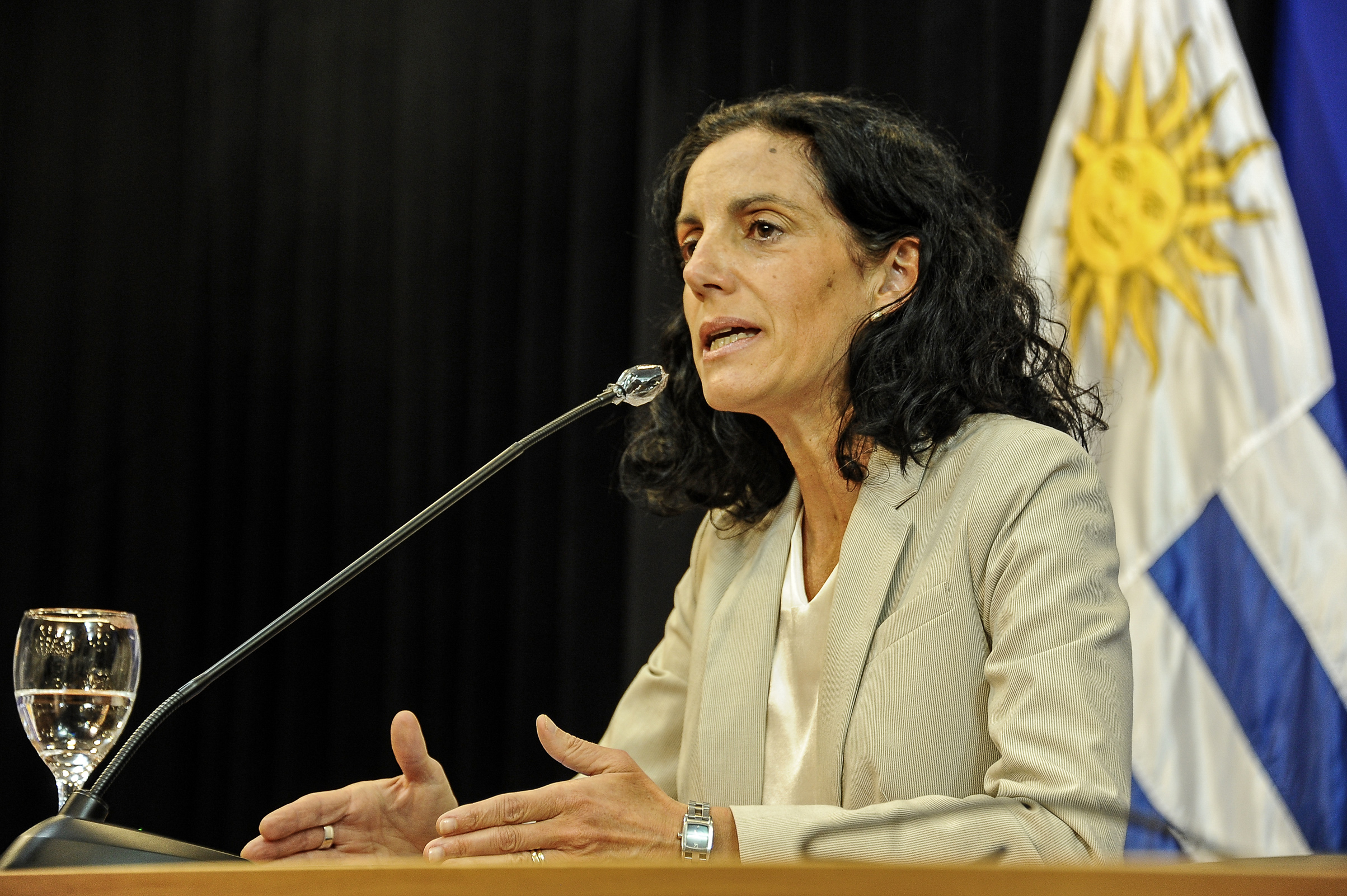 Ministra de Economía y Finanzas, Azucena Arbeleche