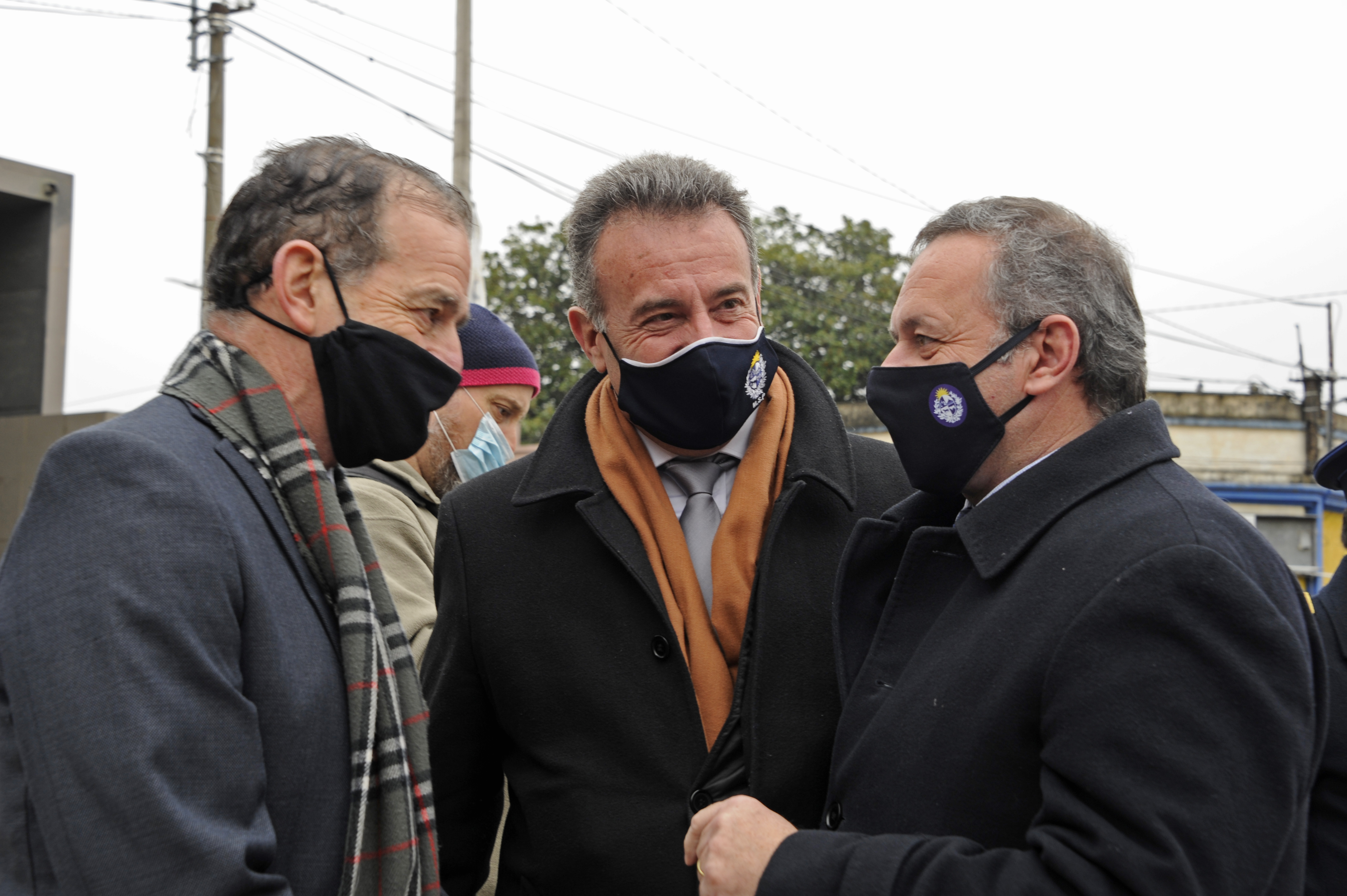 Senador Guido Manini Ríos, junto al ministro Daniel Salinas y al secretario de la Presidencia, Álvaro Delgado