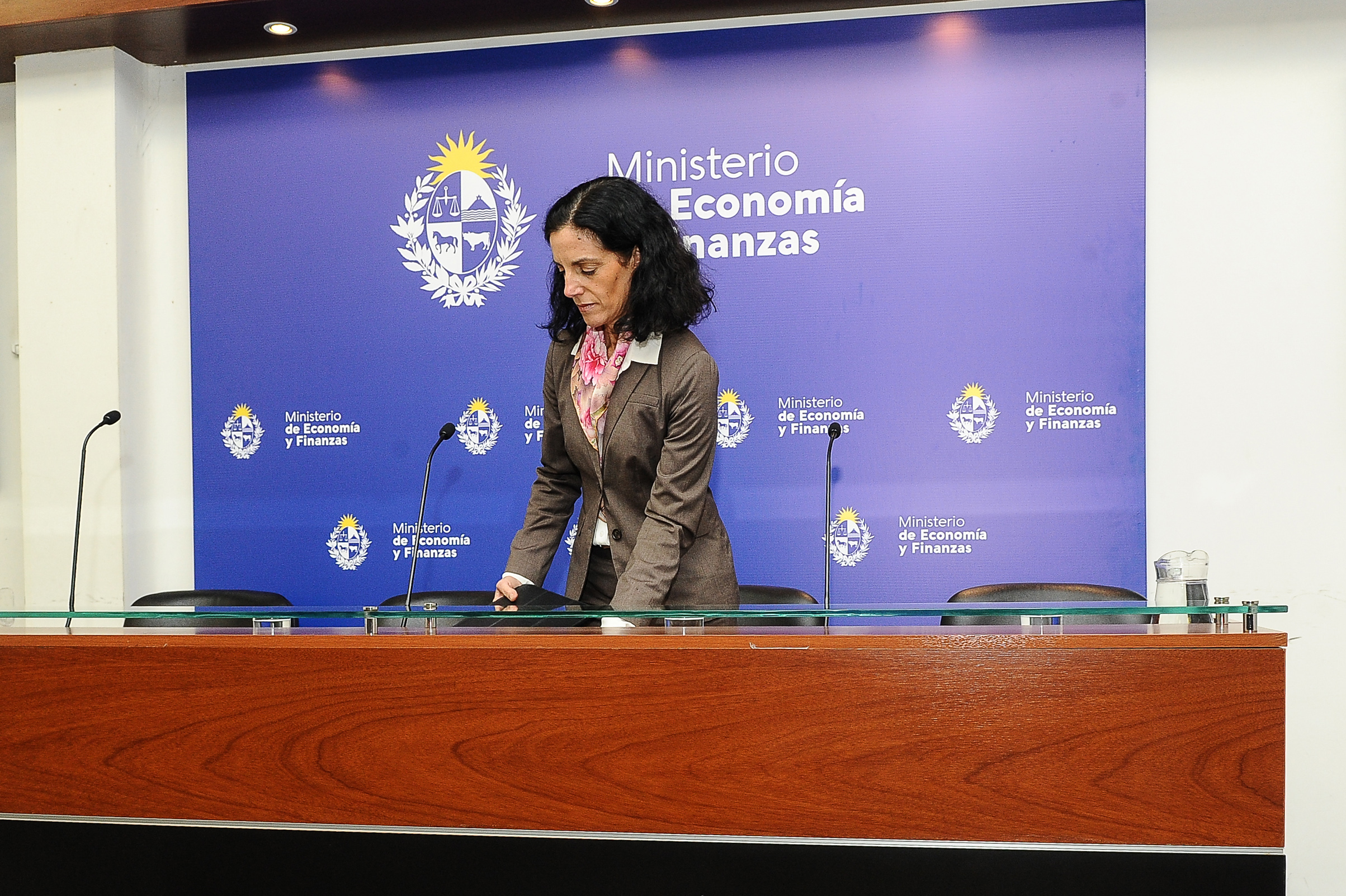 Ministra de Economía y Finanzas, Azucena Arbeleche, encabezó conferencia de prensa